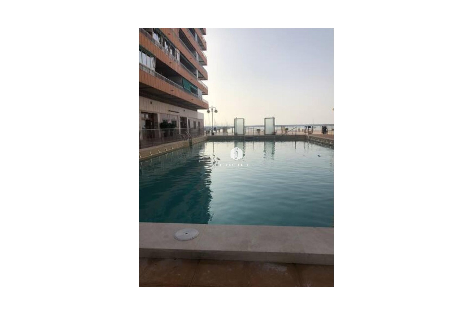 Z drugiej ręki - Mieszkanie w bloku -
Torrevieja - Playa de los Naufragos