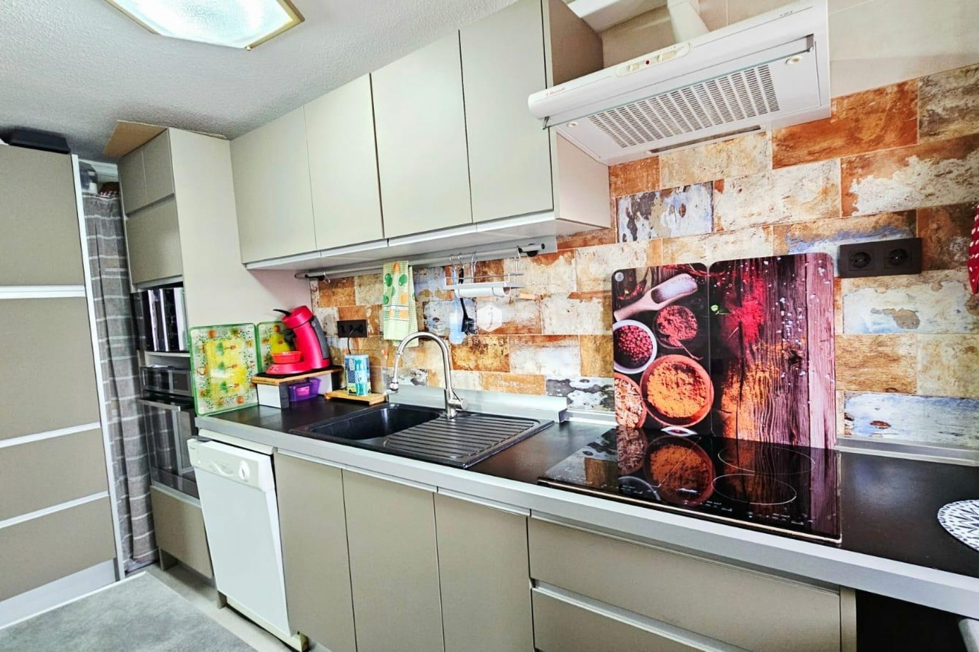 Z drugiej ręki - Mieszkanie w bloku -
Torrevieja - Playa de los Naufragos