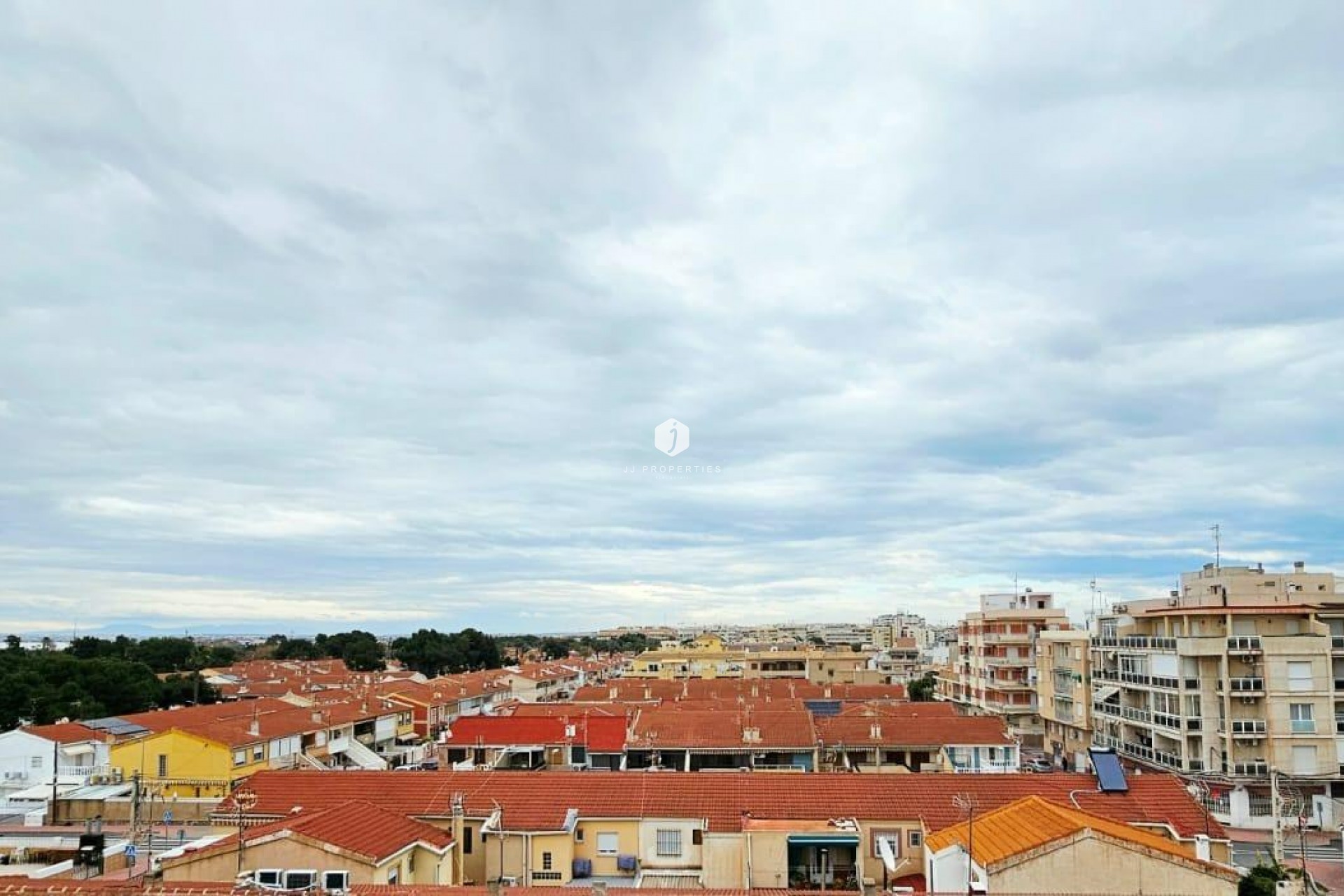 Z drugiej ręki - Mieszkanie w bloku -
Torrevieja - Playa de los Naufragos