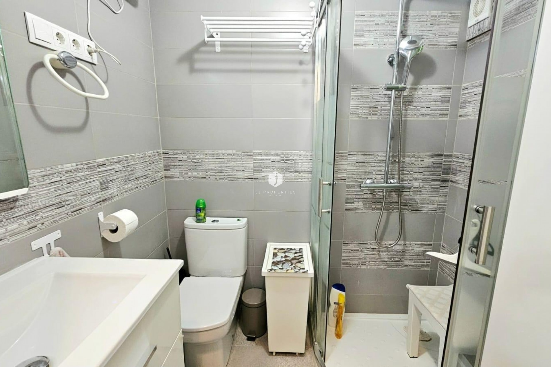 Z drugiej ręki - Mieszkanie w bloku -
Torrevieja - Playa de los Naufragos