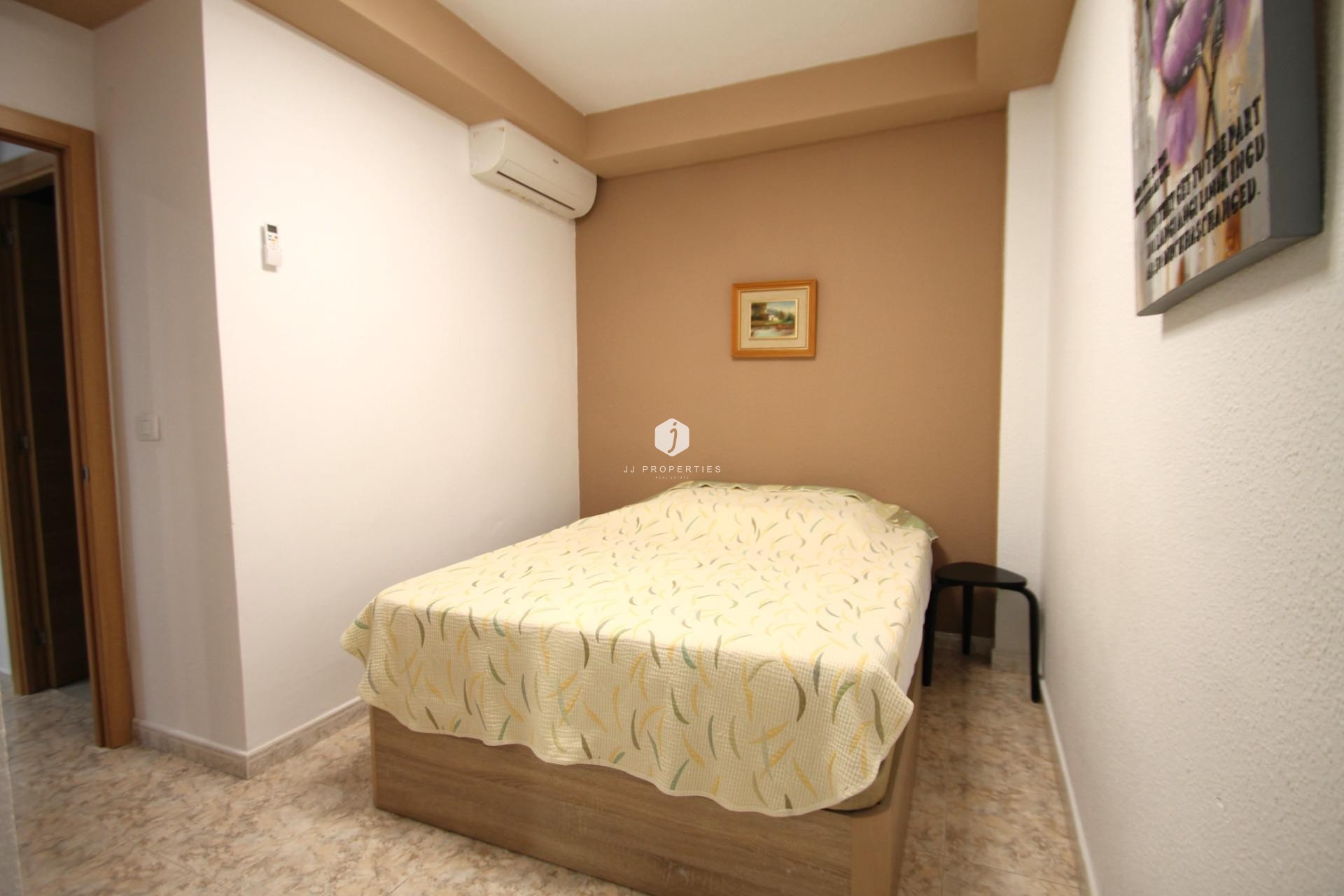 Z drugiej ręki - Mieszkanie w bloku -
Torrevieja - Playa de los Naufragos