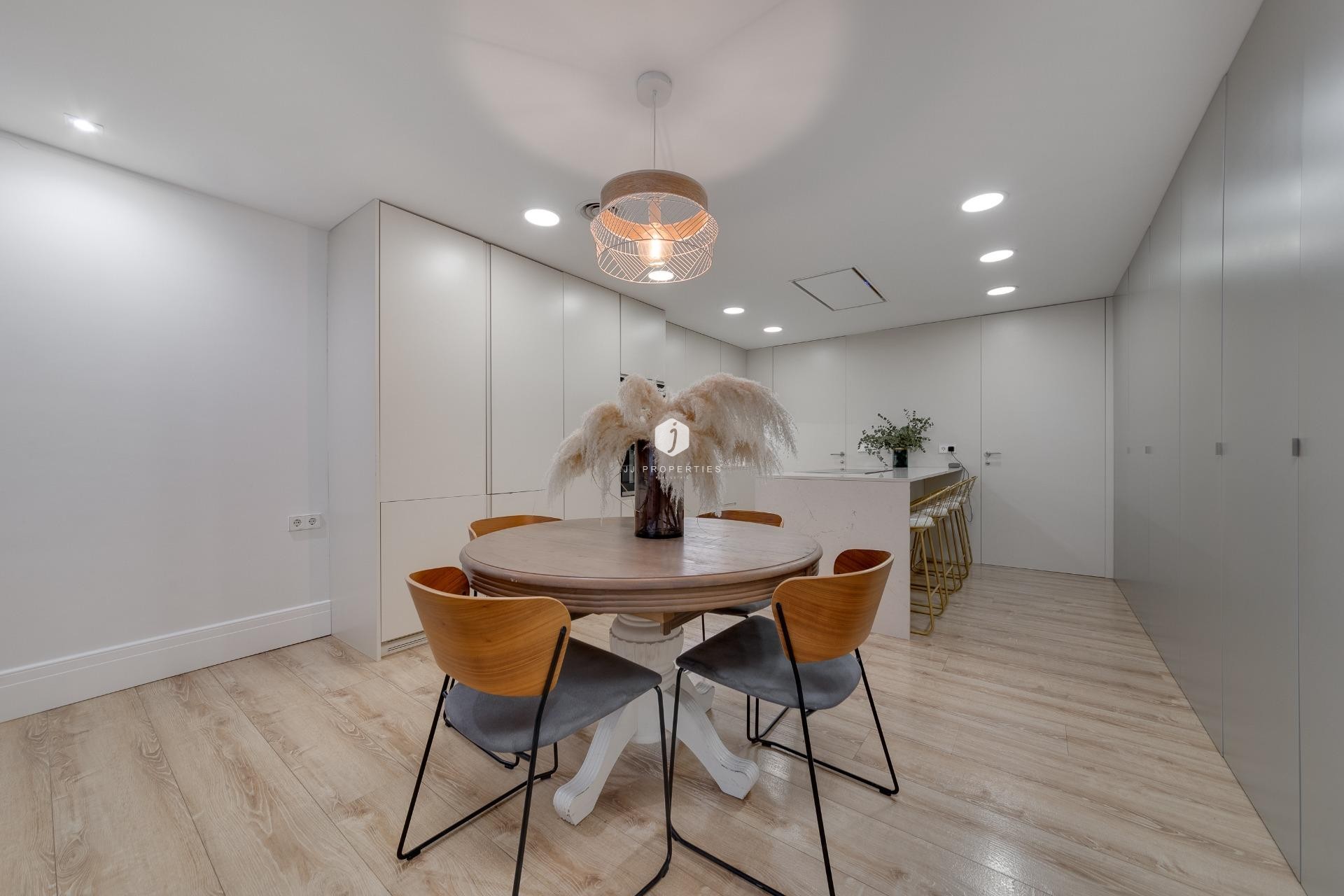 Z drugiej ręki - Mieszkanie w bloku -
Torrevieja - Playa del Cura