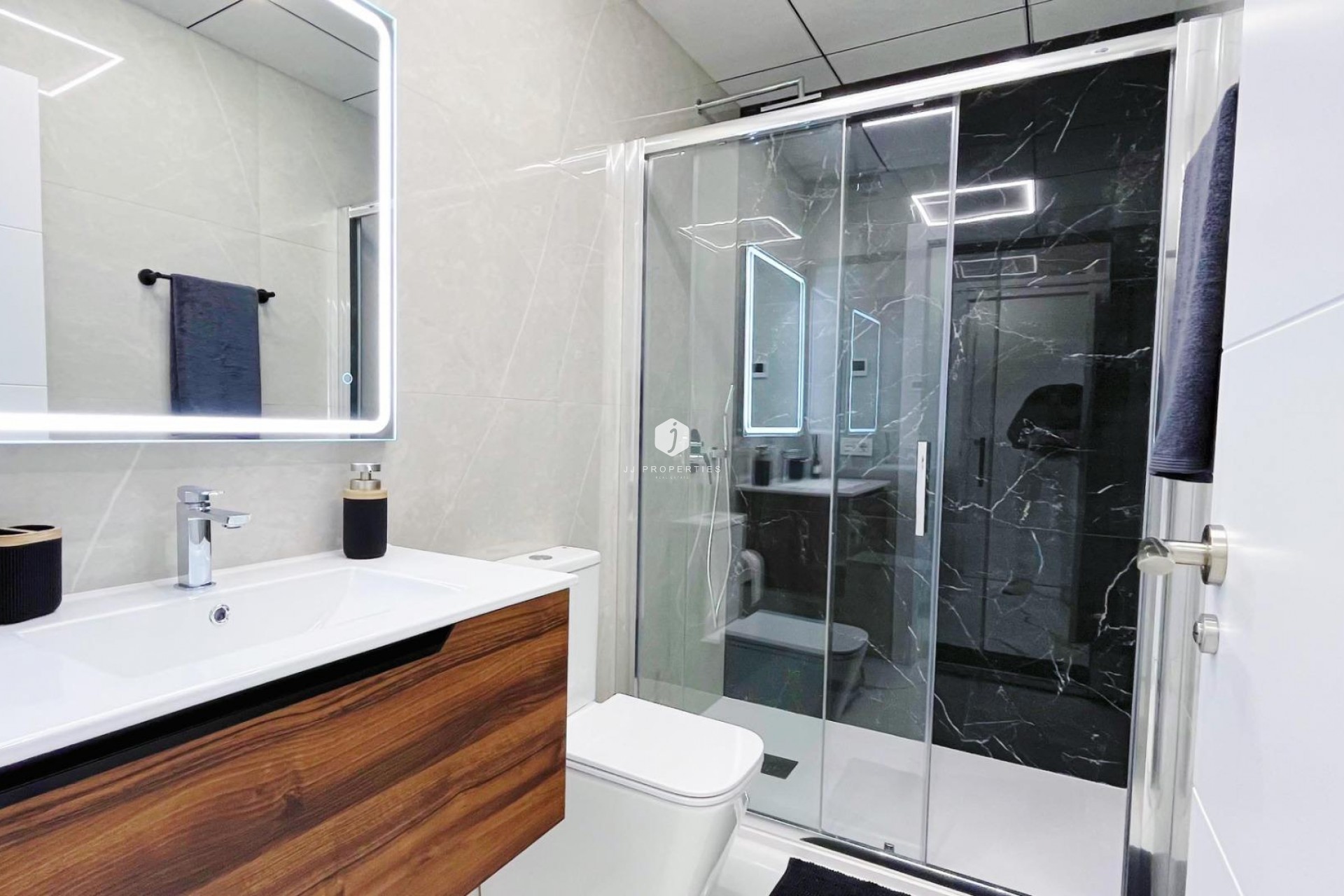 Z drugiej ręki - Mieszkanie w bloku -
Torrevieja - Playa del Cura