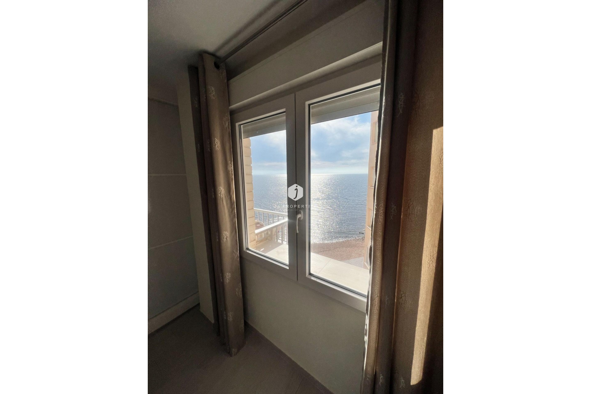 Z drugiej ręki - Mieszkanie w bloku -
Torrevieja - Playa del Cura