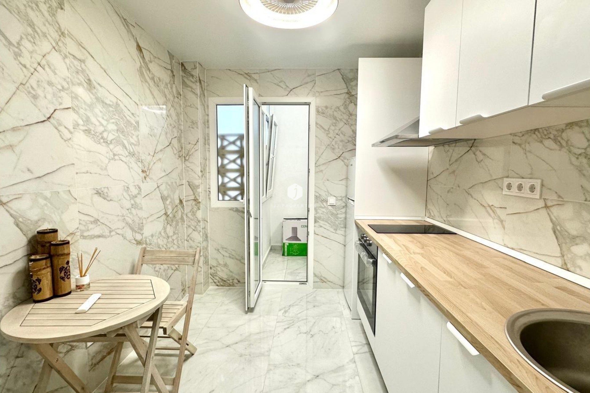 Z drugiej ręki - Mieszkanie w bloku -
Torrevieja - Playa del Cura