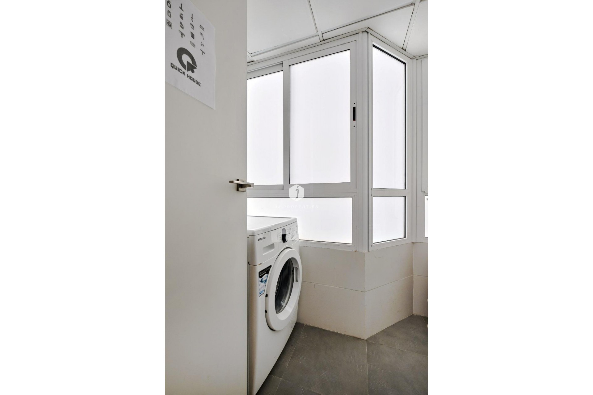 Z drugiej ręki - Mieszkanie w bloku -
Torrevieja - Playa del Cura