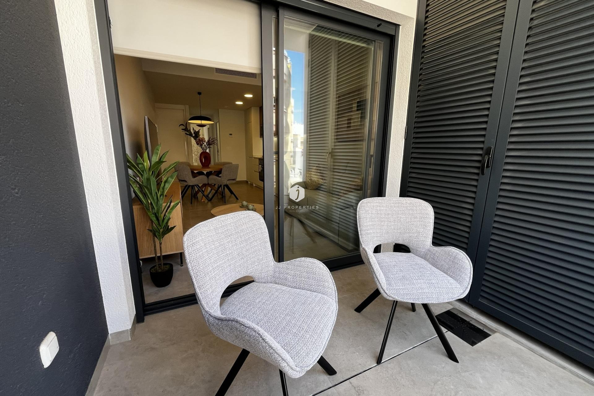 Z drugiej ręki - Mieszkanie w bloku -
Torrevieja - Playa del Cura