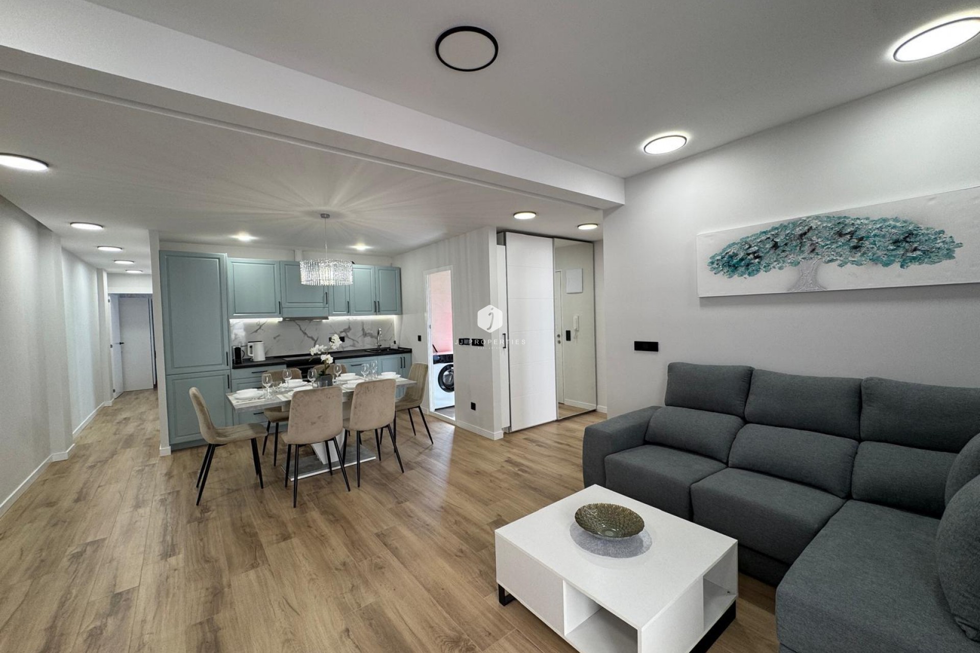 Z drugiej ręki - Mieszkanie w bloku -
Torrevieja - Playa del Cura