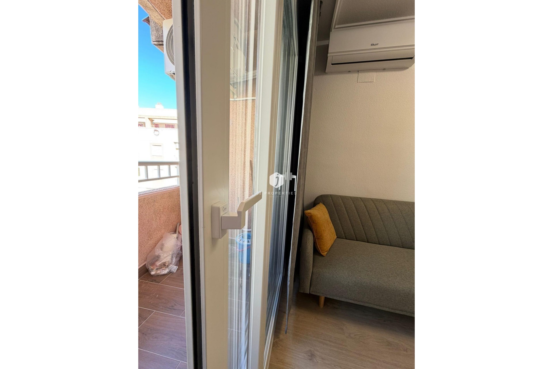 Z drugiej ręki - Mieszkanie w bloku -
Torrevieja - Playa del Cura