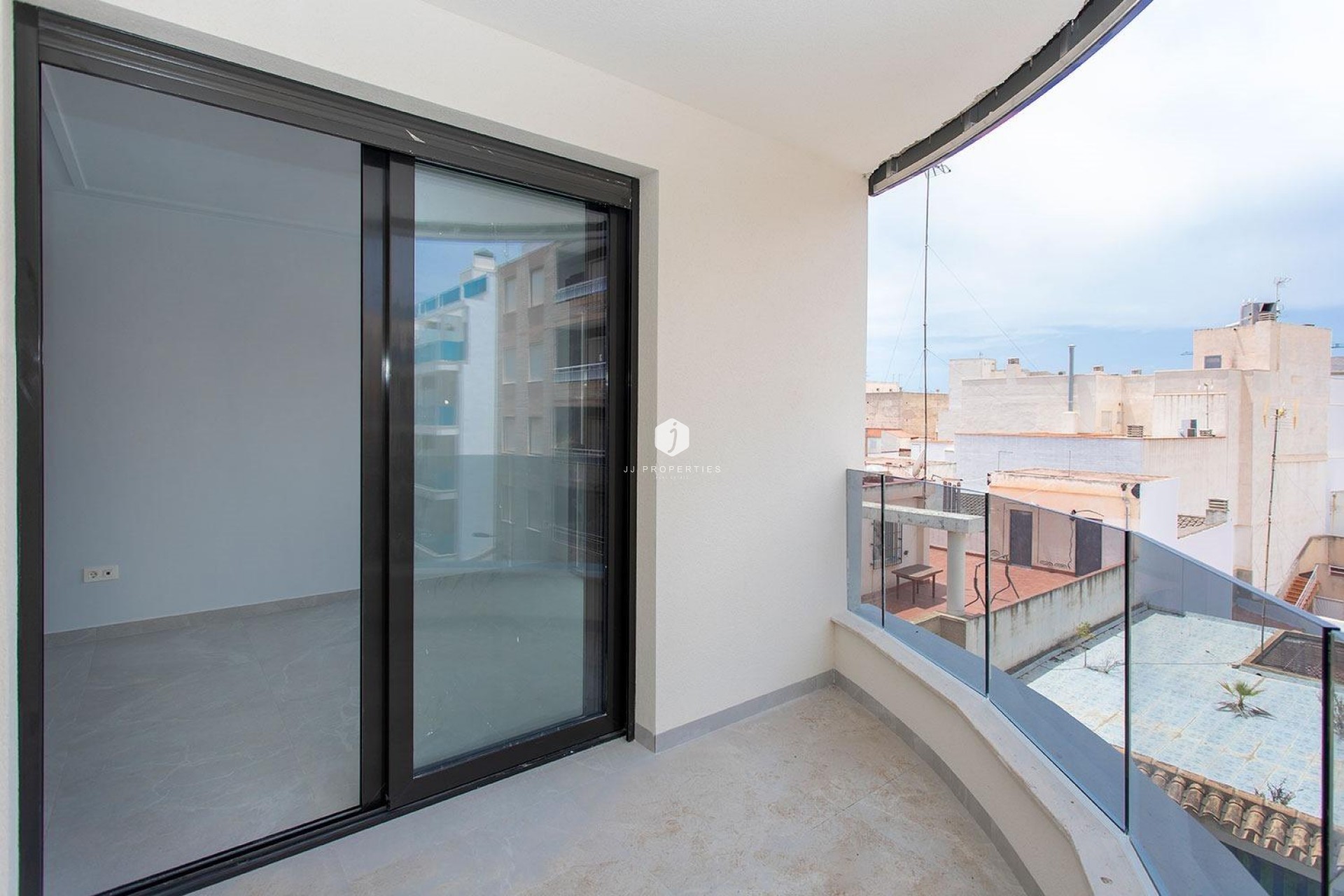 Z drugiej ręki - Mieszkanie w bloku -
Torrevieja - Playa del Cura