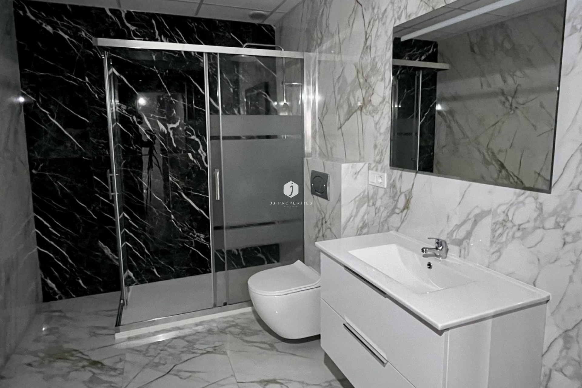 Z drugiej ręki - Mieszkanie w bloku -
Torrevieja - PLAYA LOS LOCOS