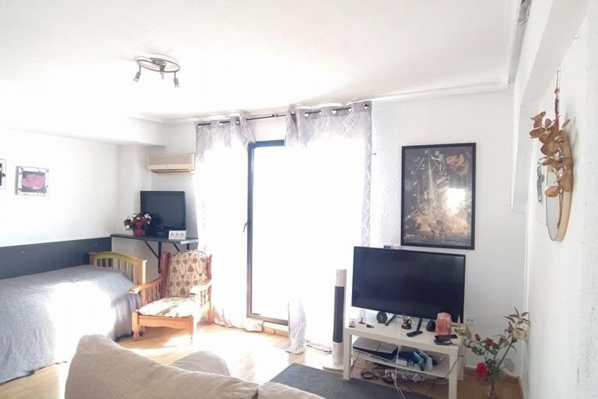 Z drugiej ręki - Mieszkanie w bloku -
Torrevieja - Punta prima