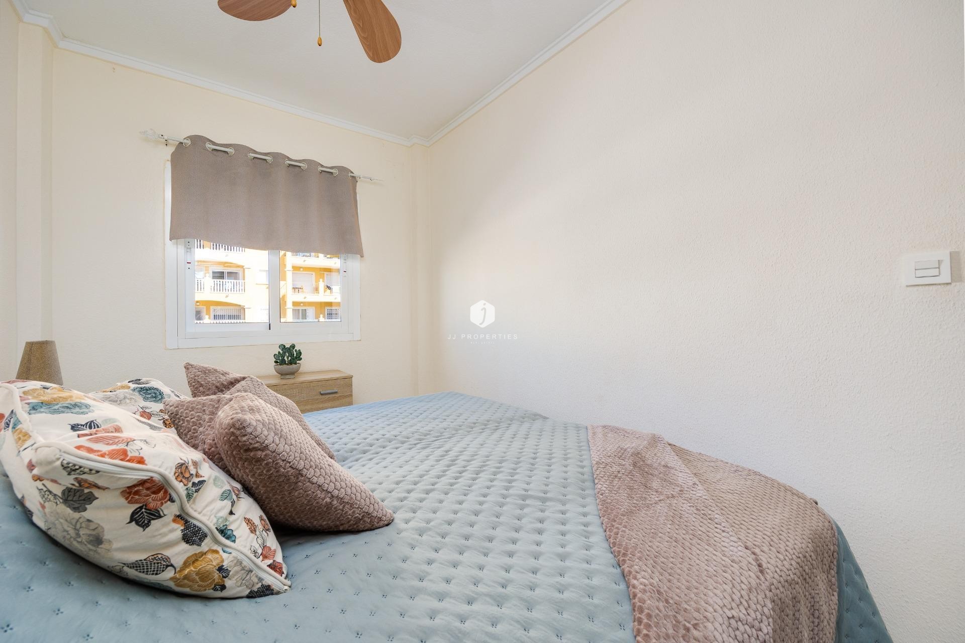 Z drugiej ręki - Mieszkanie w bloku -
Torrevieja - Torreblanca