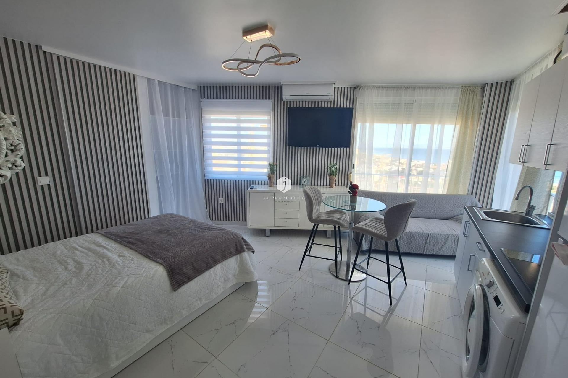 Z drugiej ręki - Mieszkanie w bloku -
Torrevieja - Torrejón