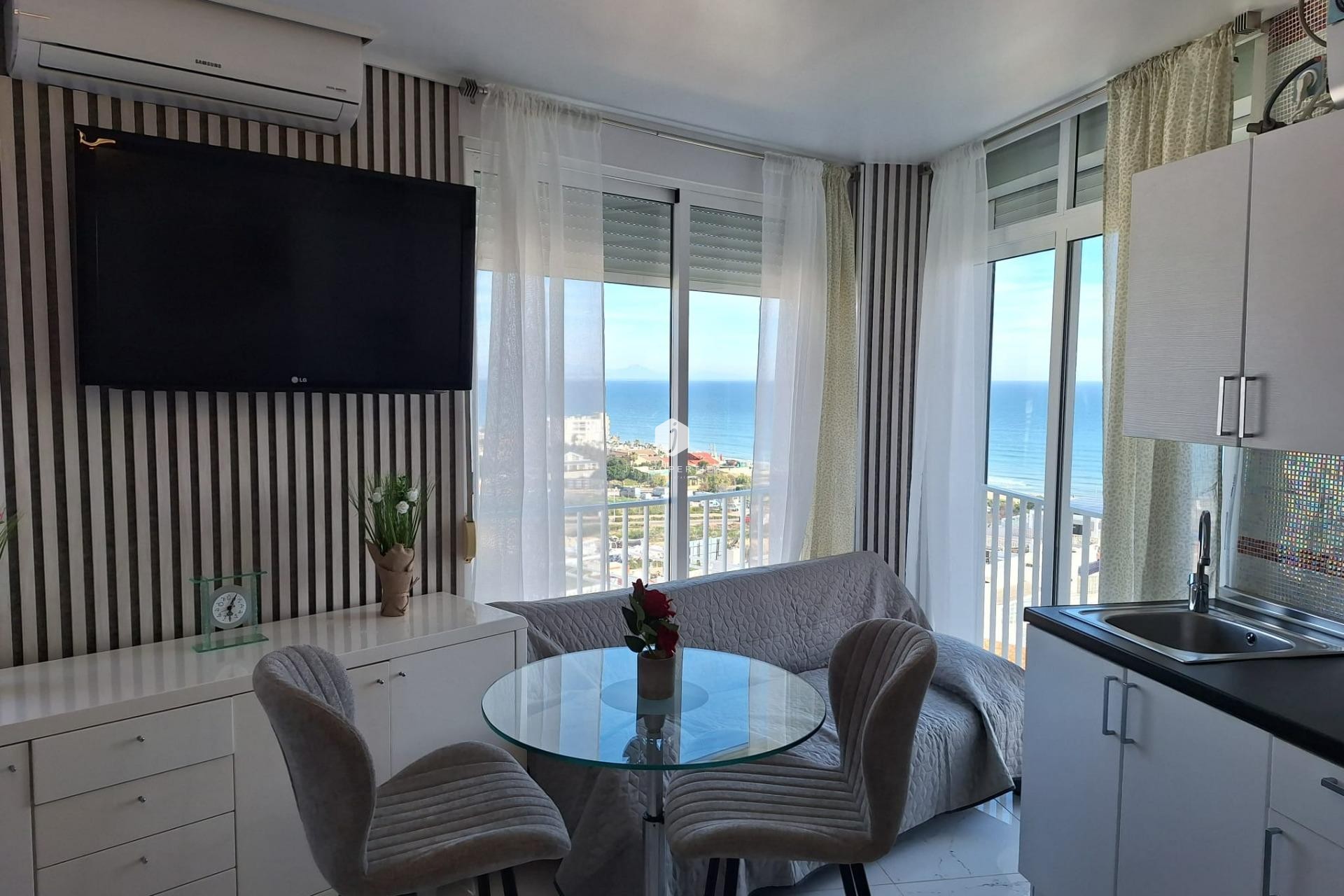 Z drugiej ręki - Mieszkanie w bloku -
Torrevieja - Torrejón