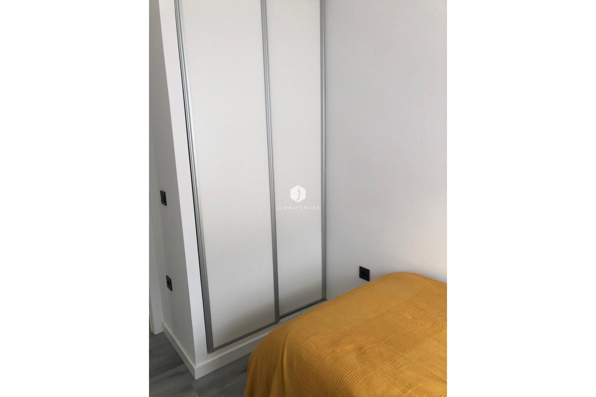 Z drugiej ręki - Mieszkanie w bloku -
Torrevieja