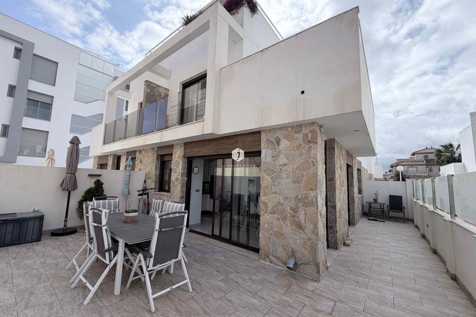 Z drugiej ręki - Szalet -
Cabo Roig - Costa Blanca