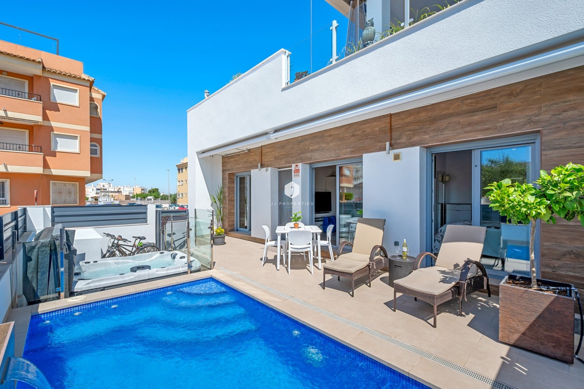 Z drugiej ręki - Szalet -
Formentera del Segura - Costa Blanca