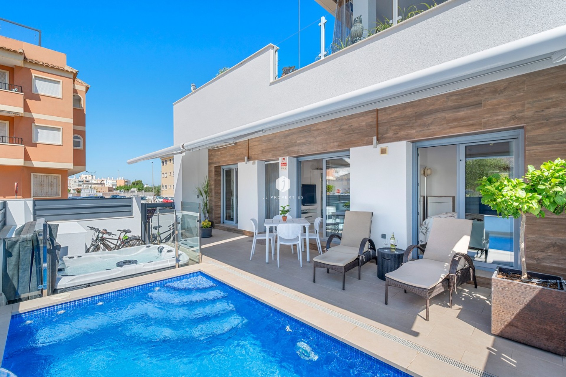 Z drugiej ręki - Szalet -
Formentera del Segura - Costa Blanca