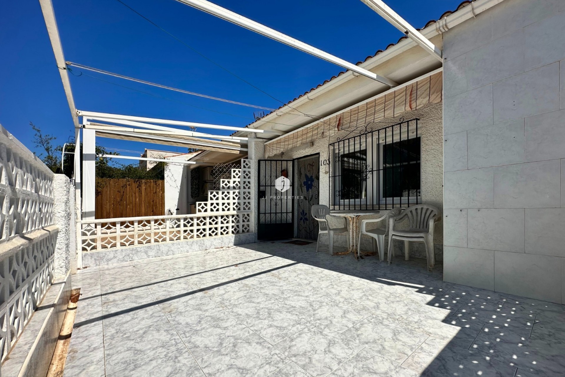 Z drugiej ręki - Szalet -
Guardamar del Segura - Costa Blanca