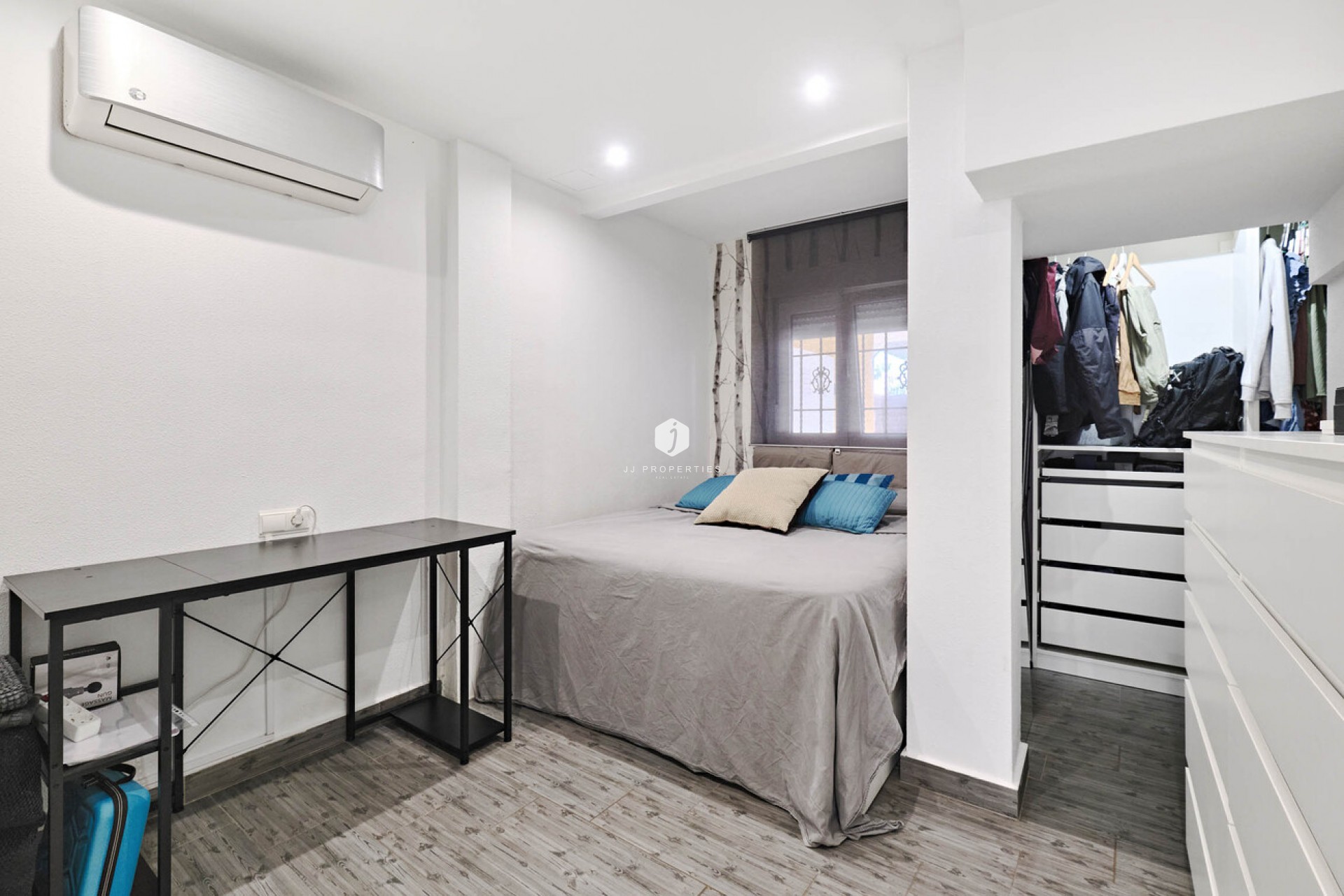 Z drugiej ręki - Szalet -
Guardamar del Segura - El Raso