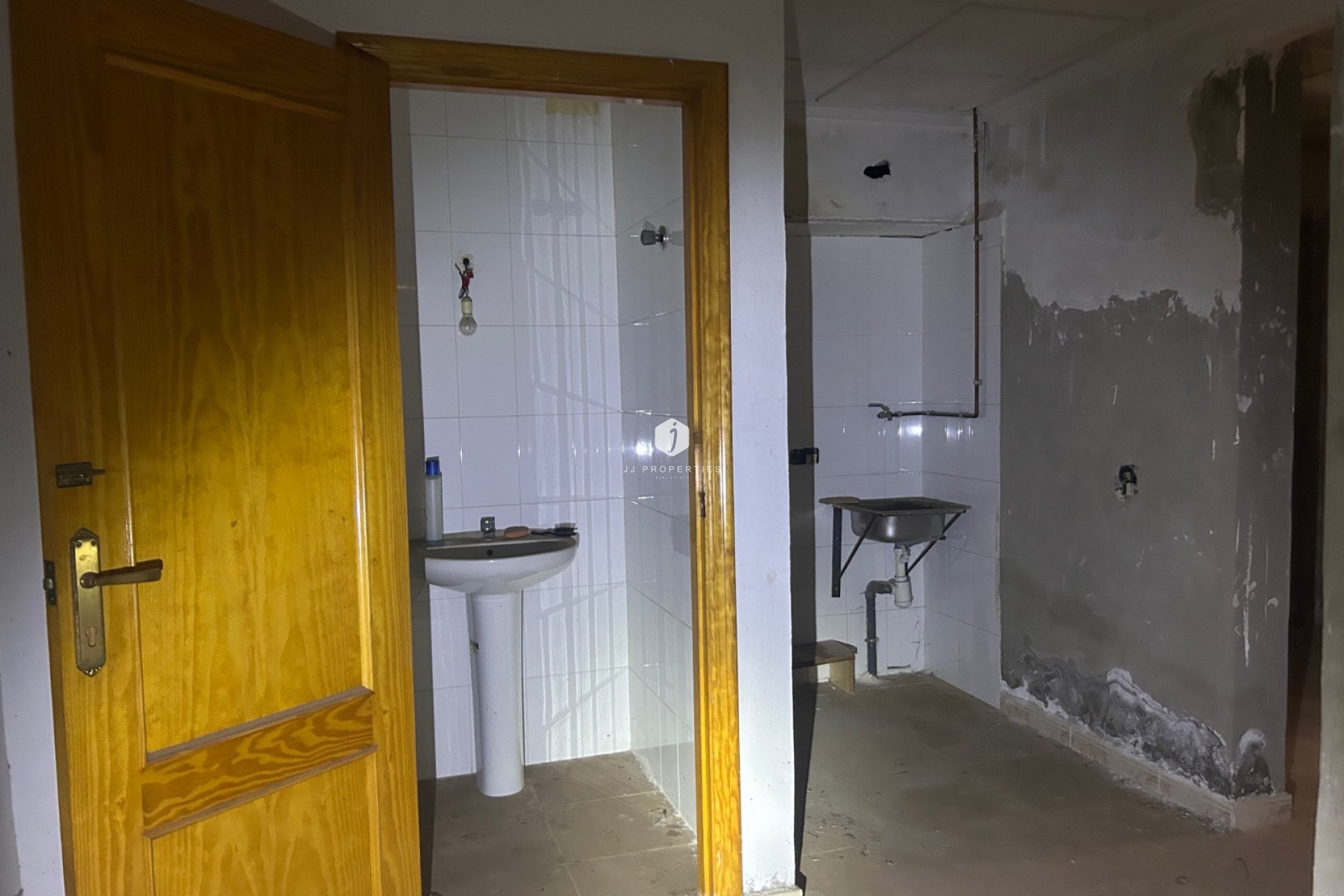 Z drugiej ręki - Szalet -
Jacarilla - Inland