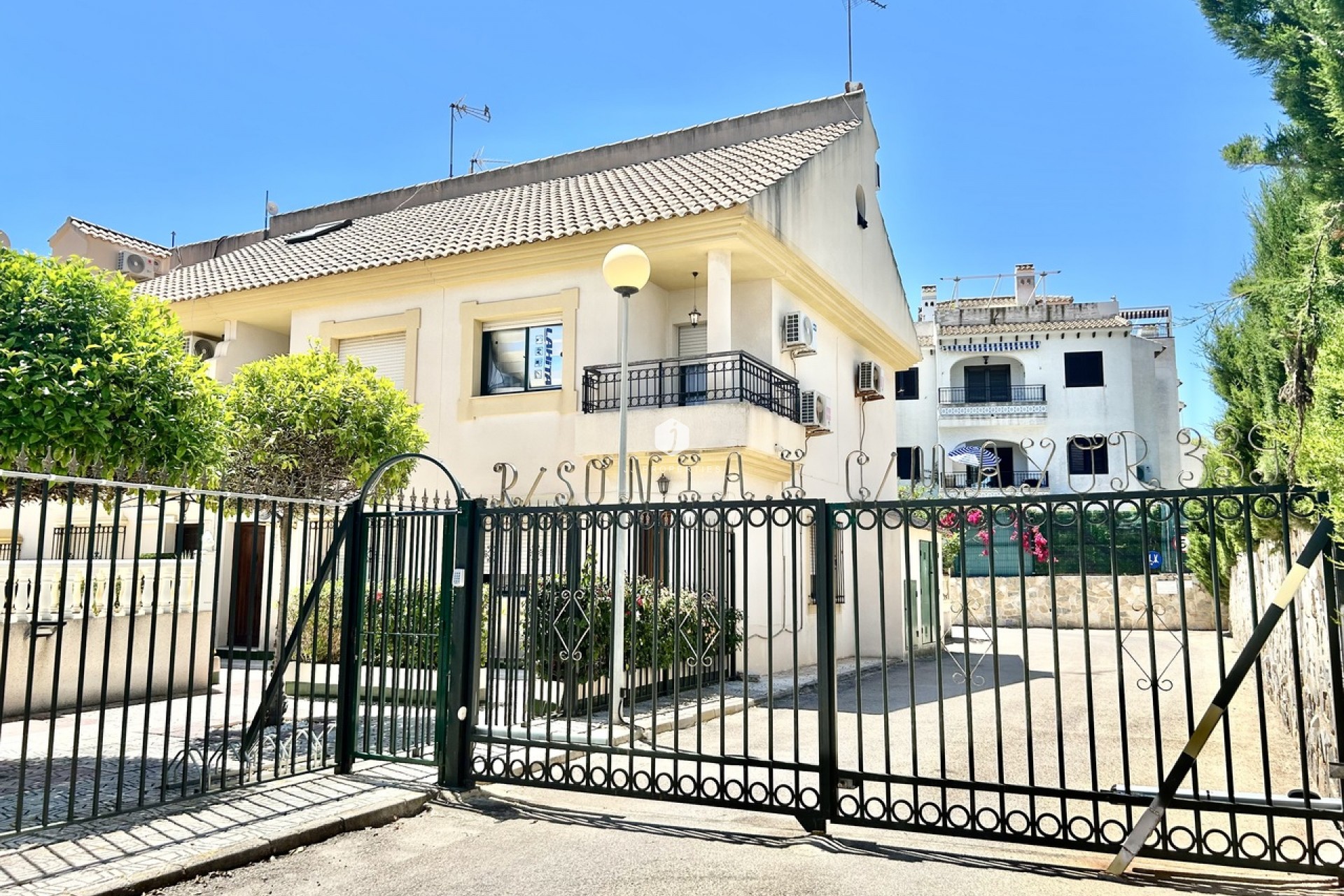 Z drugiej ręki - Szalet -
La Zenia - Costa Blanca