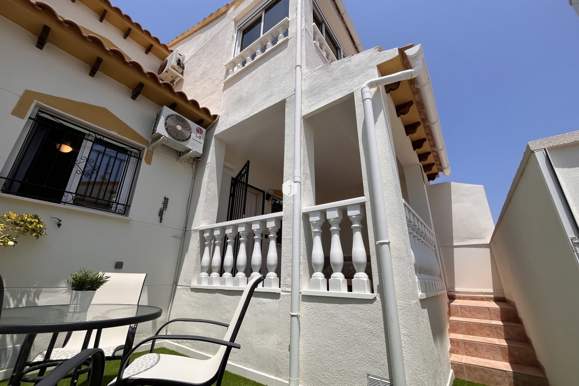 Z drugiej ręki - Szalet -
Los Altos - Costa Blanca