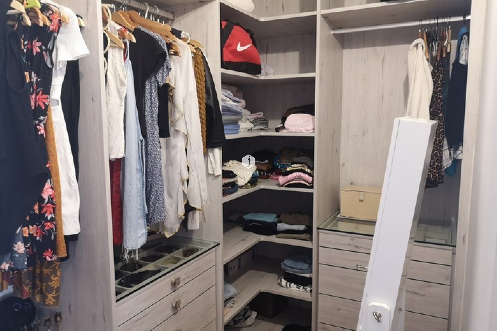 Z drugiej ręki - Szalet -
Los Montesinos - Costa Blanca