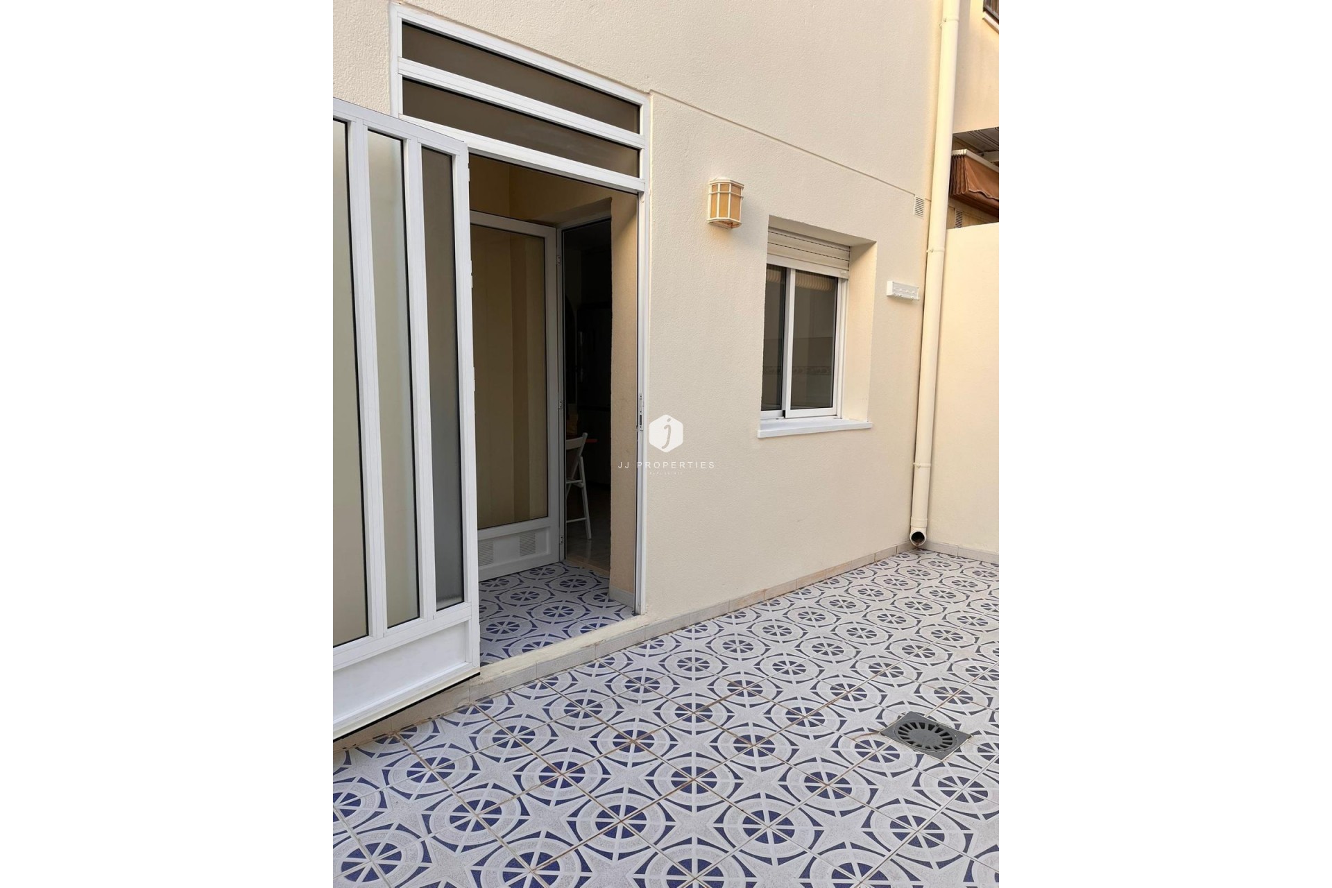 Z drugiej ręki - Szalet -
Orihuela Costa - Campoamor