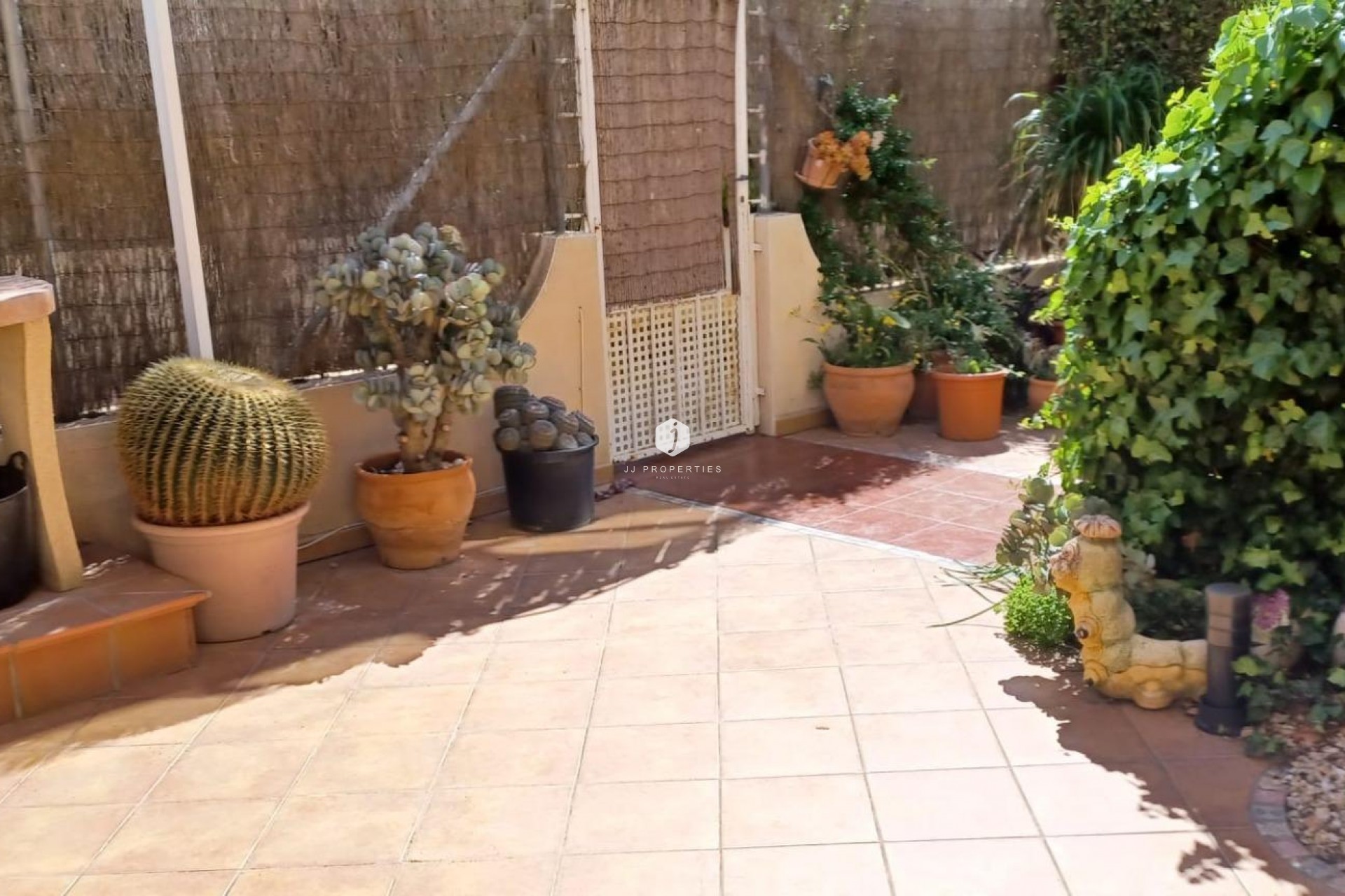 Z drugiej ręki - Szalet -
Orihuela Costa - La Chismosa
