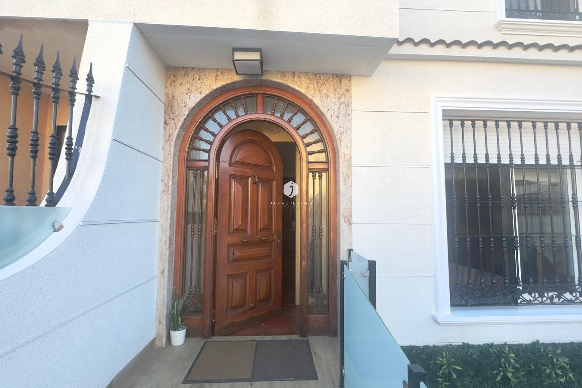 Z drugiej ręki - Szalet -
Orihuela Costa - La Zenia