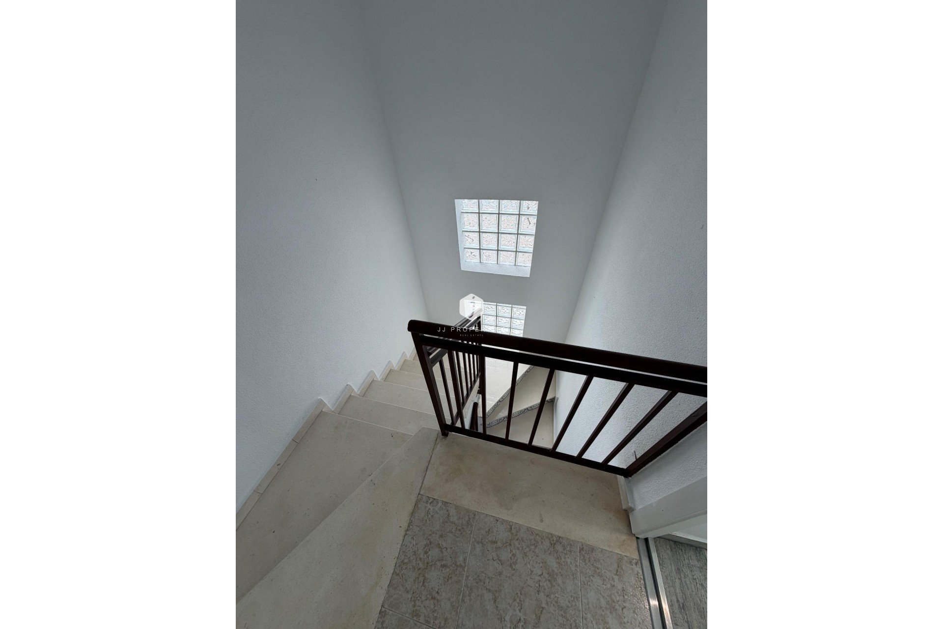 Z drugiej ręki - Szalet -
Orihuela Costa - La Zenia