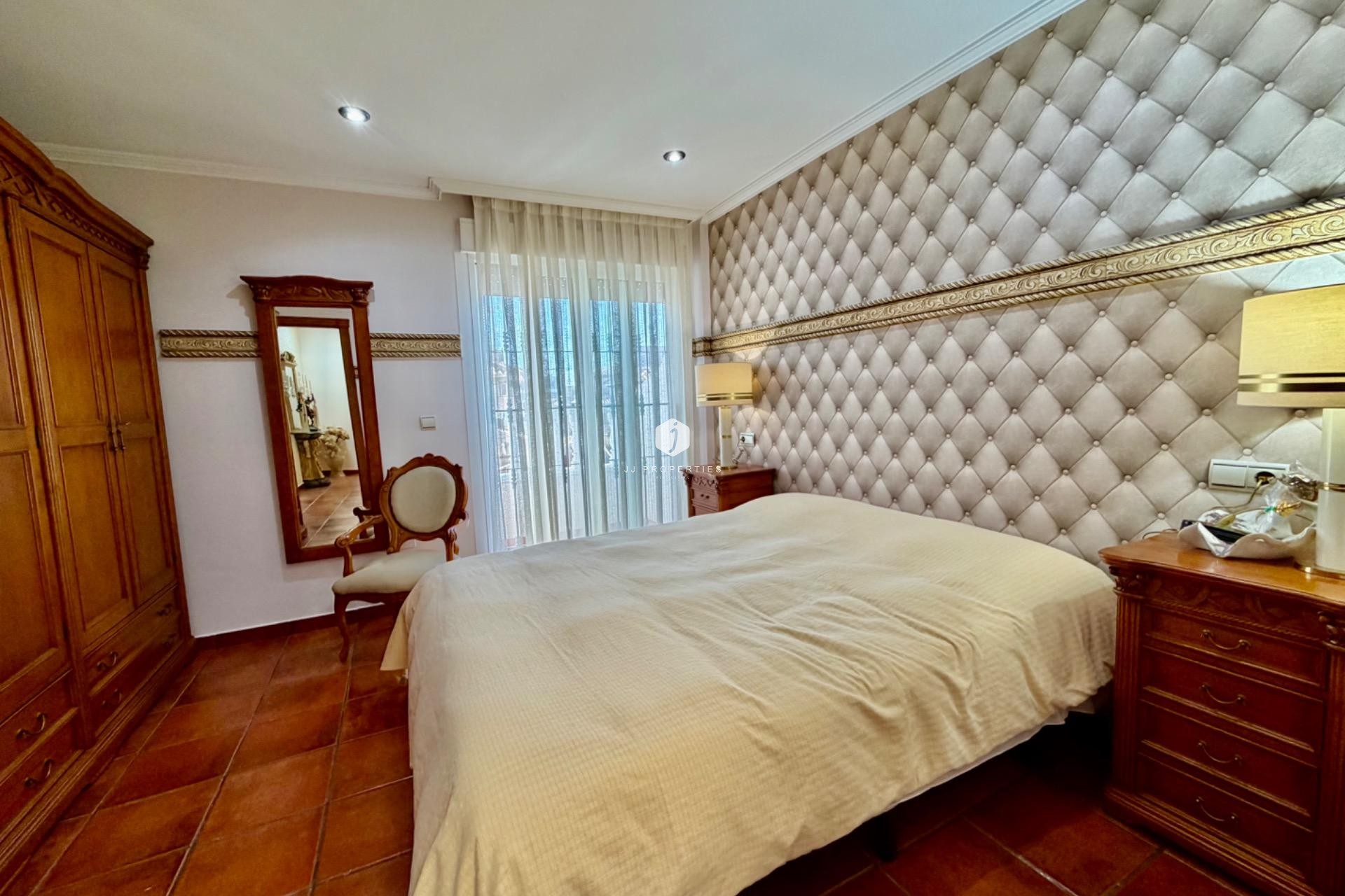Z drugiej ręki - Szalet -
Orihuela Costa - La Zenia