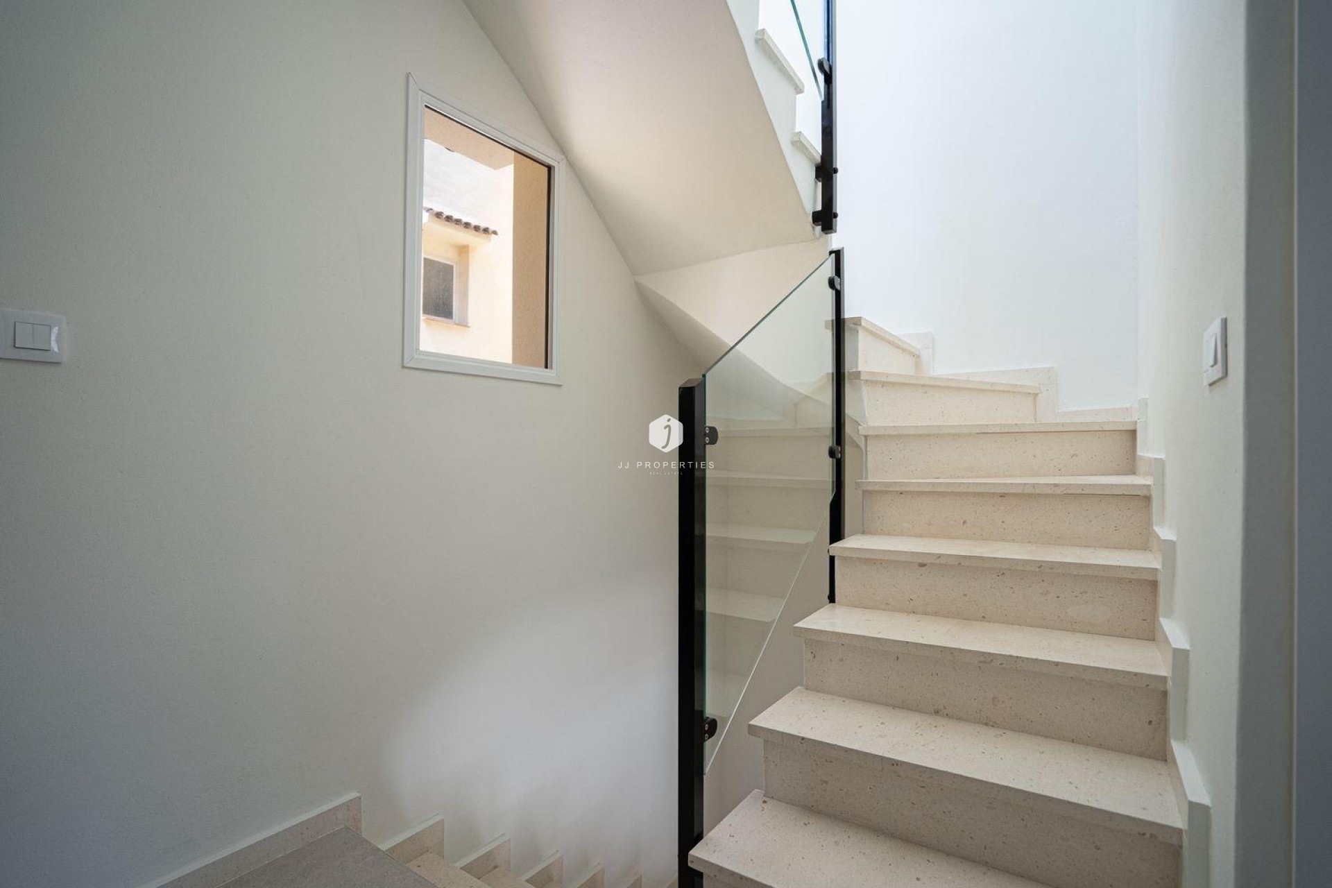 Z drugiej ręki - Szalet -
Orihuela Costa - Los Almendros-la Florida