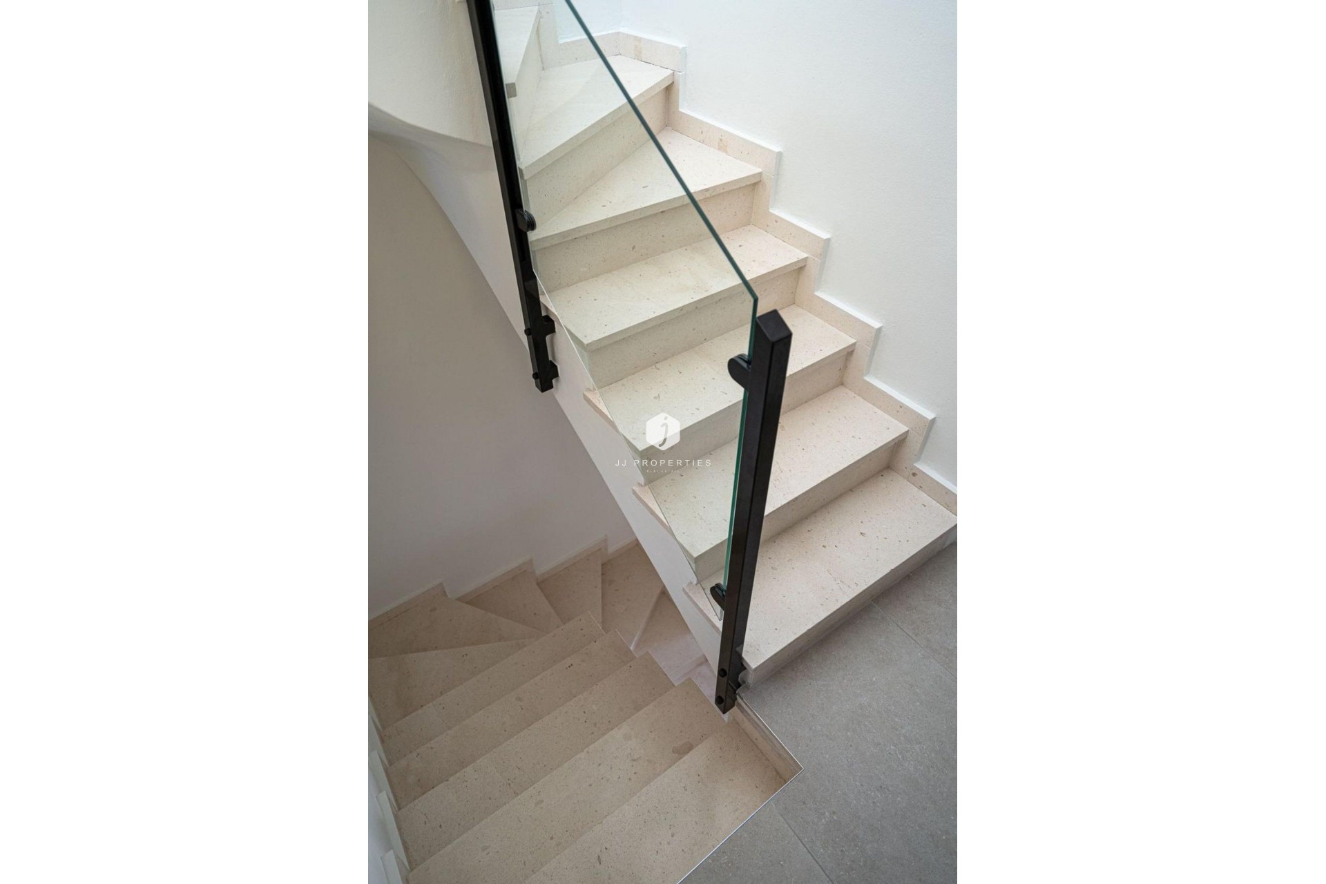 Z drugiej ręki - Szalet -
Orihuela Costa - Los Almendros-la Florida