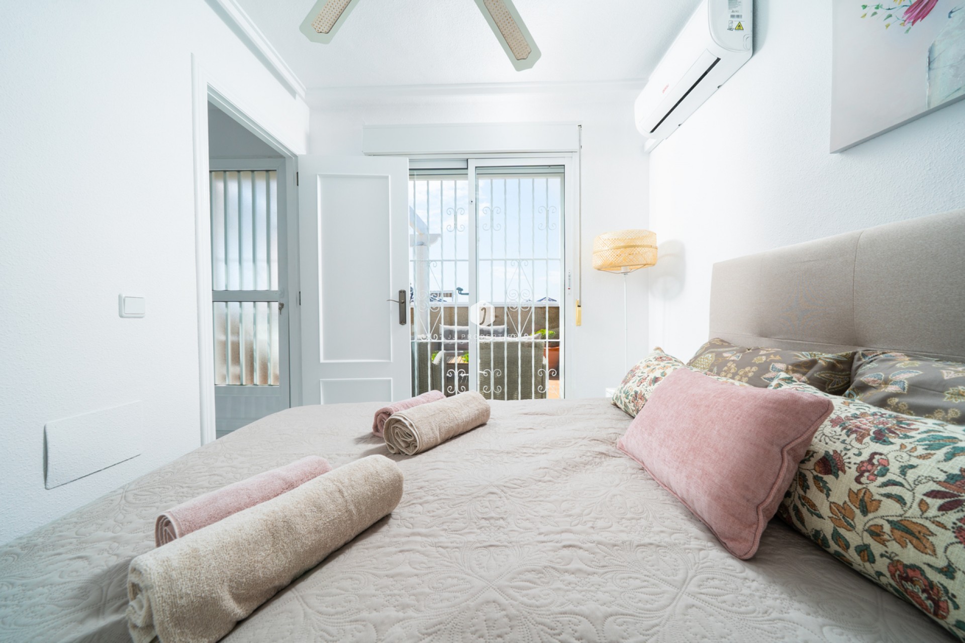 Z drugiej ręki - Szalet -
Orihuela Costa - Los Almendros - La Florida