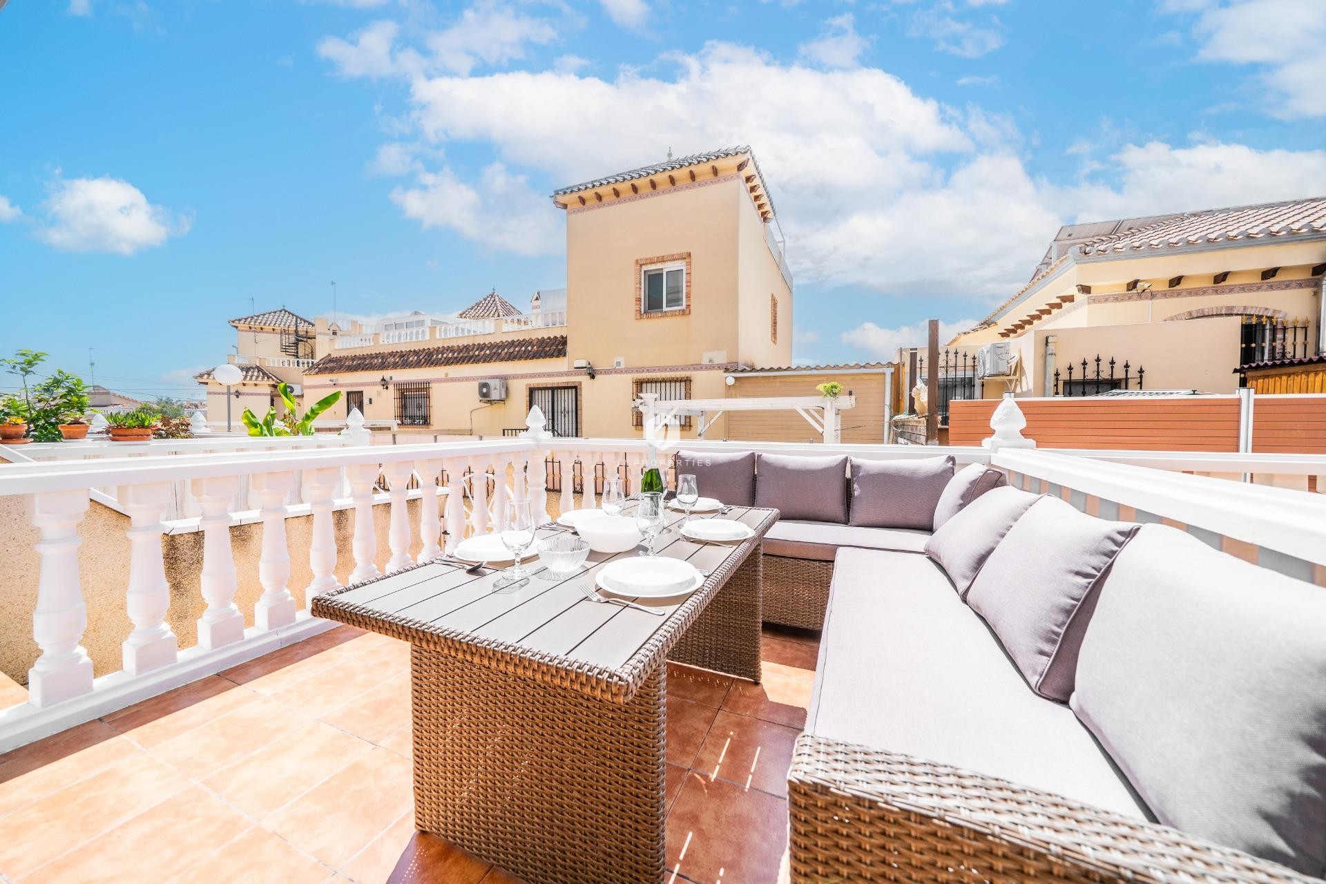 Z drugiej ręki - Szalet -
Orihuela Costa - Los Almendros-la Florida