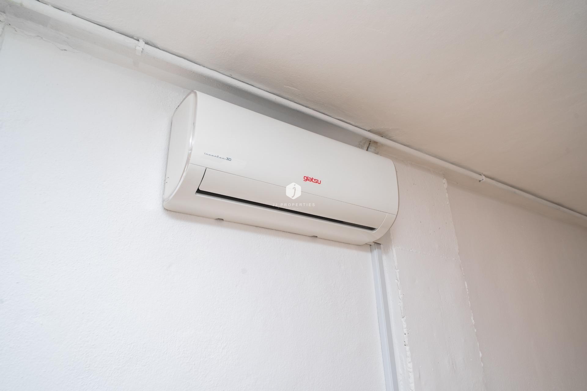 Z drugiej ręki - Szalet -
Orihuela Costa - Los Almendros-la Florida