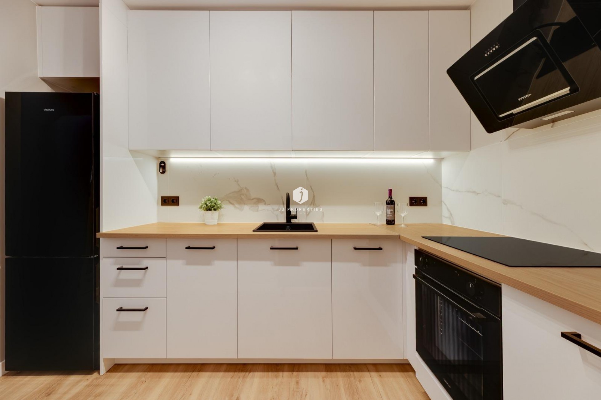 Z drugiej ręki - Szalet -
Orihuela Costa - Los Balcones