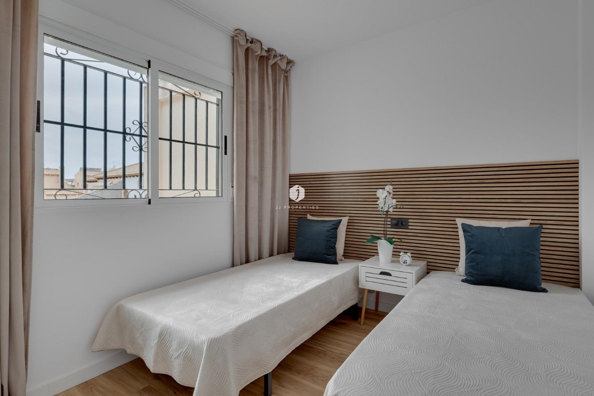 Z drugiej ręki - Szalet -
Orihuela Costa - Los Balcones