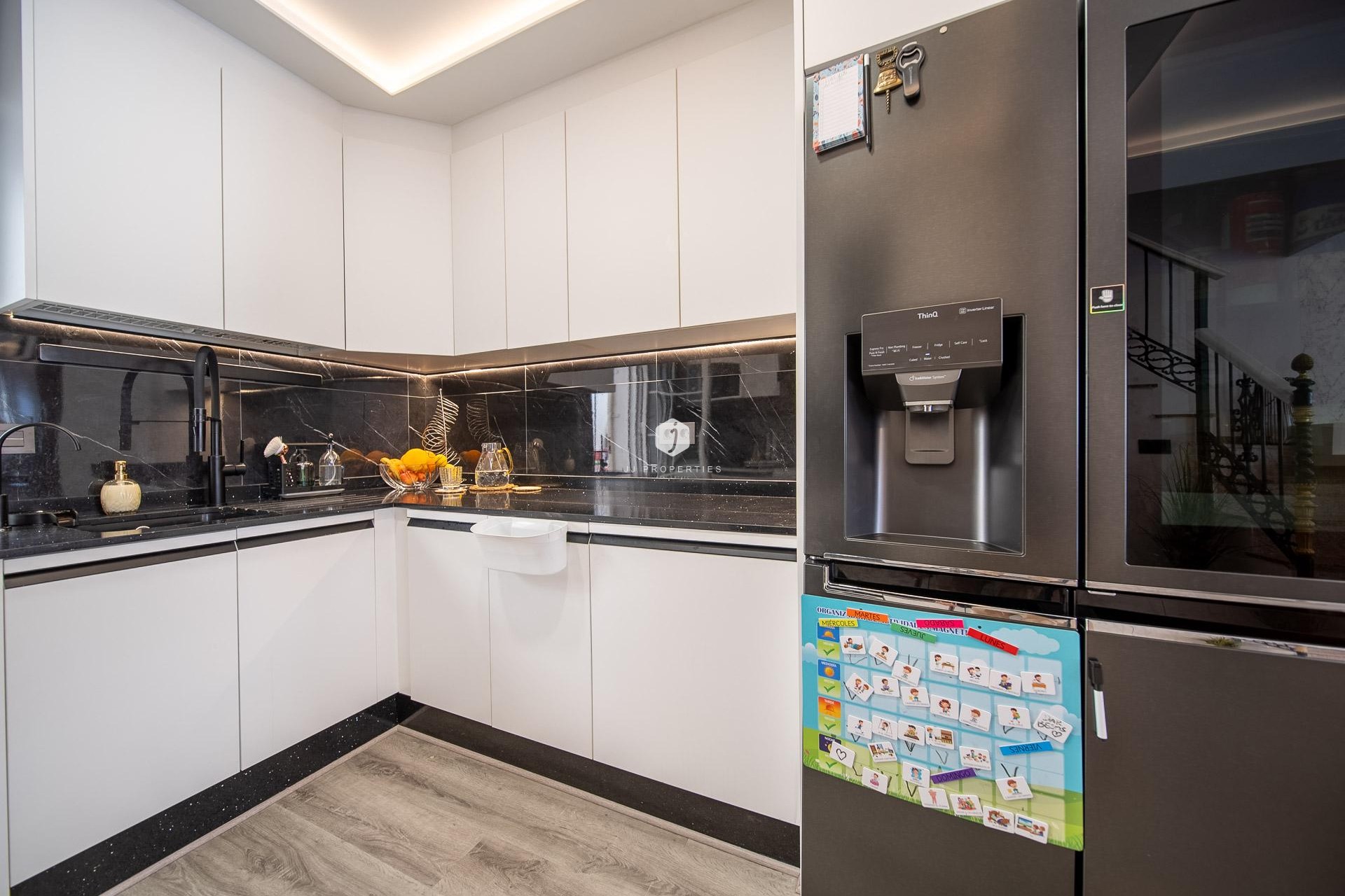 Z drugiej ręki - Szalet -
Orihuela Costa - PAU 26