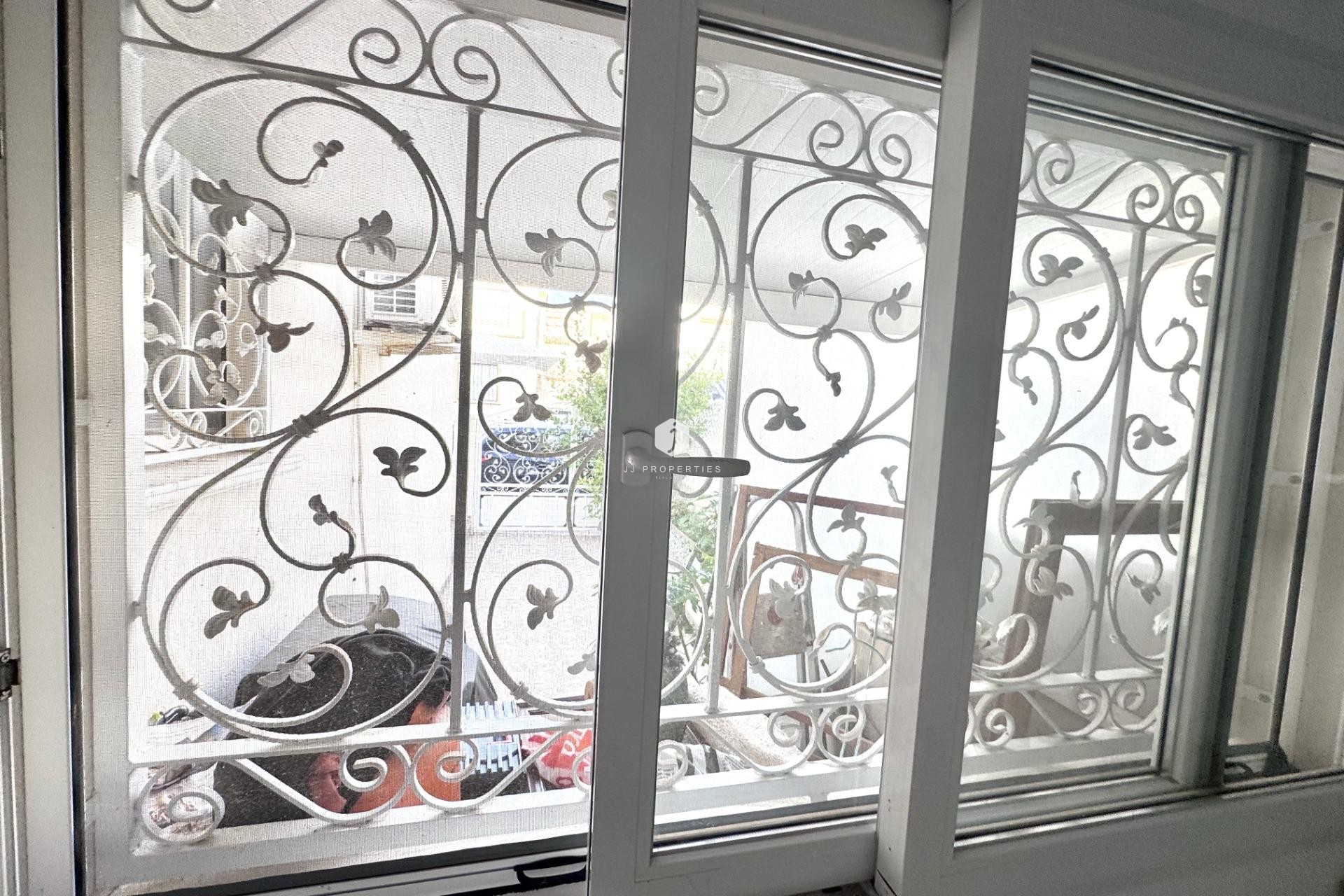 Z drugiej ręki - Szalet -
Orihuela Costa - Playa Flamenca