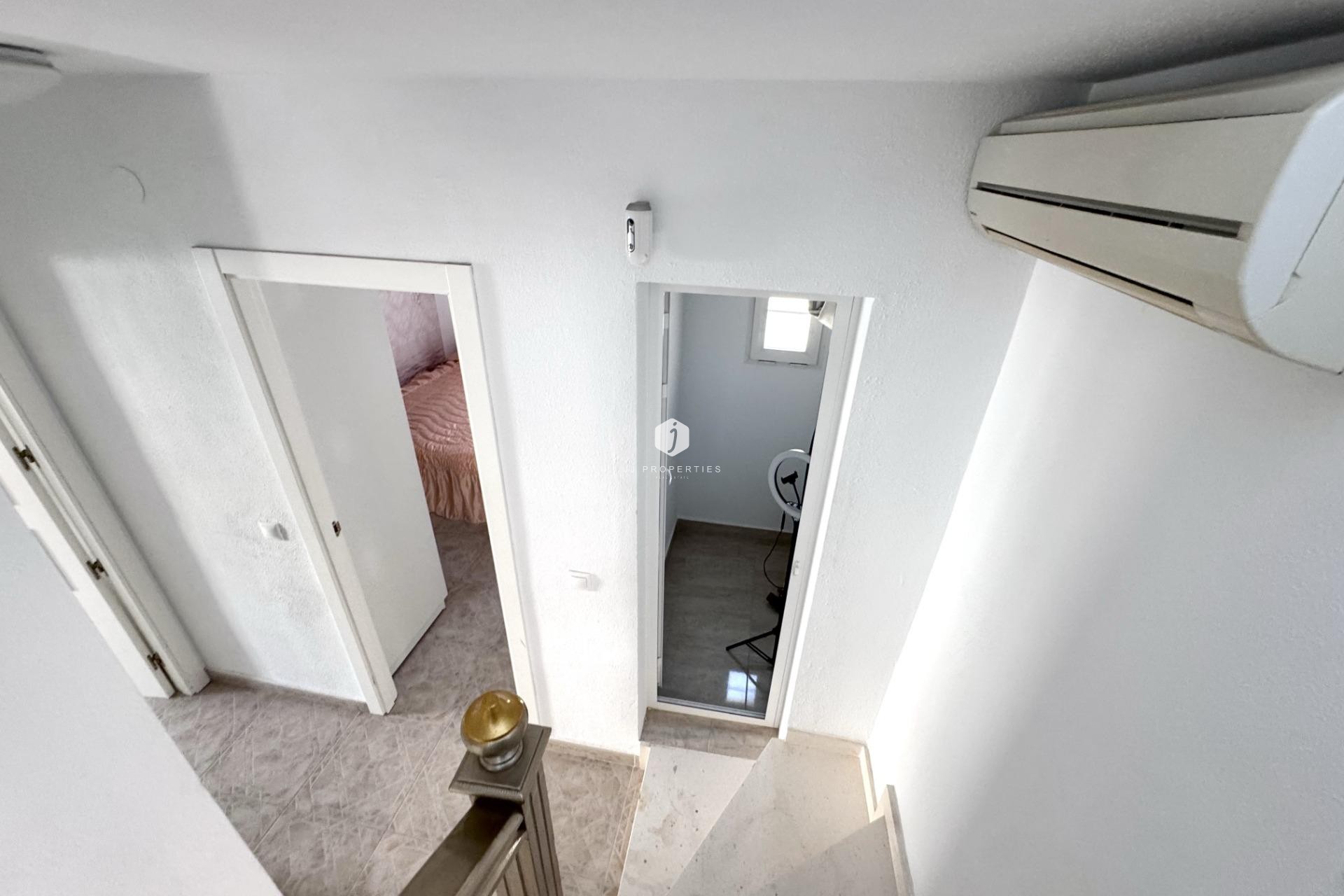 Z drugiej ręki - Szalet -
Orihuela Costa - Playa Flamenca