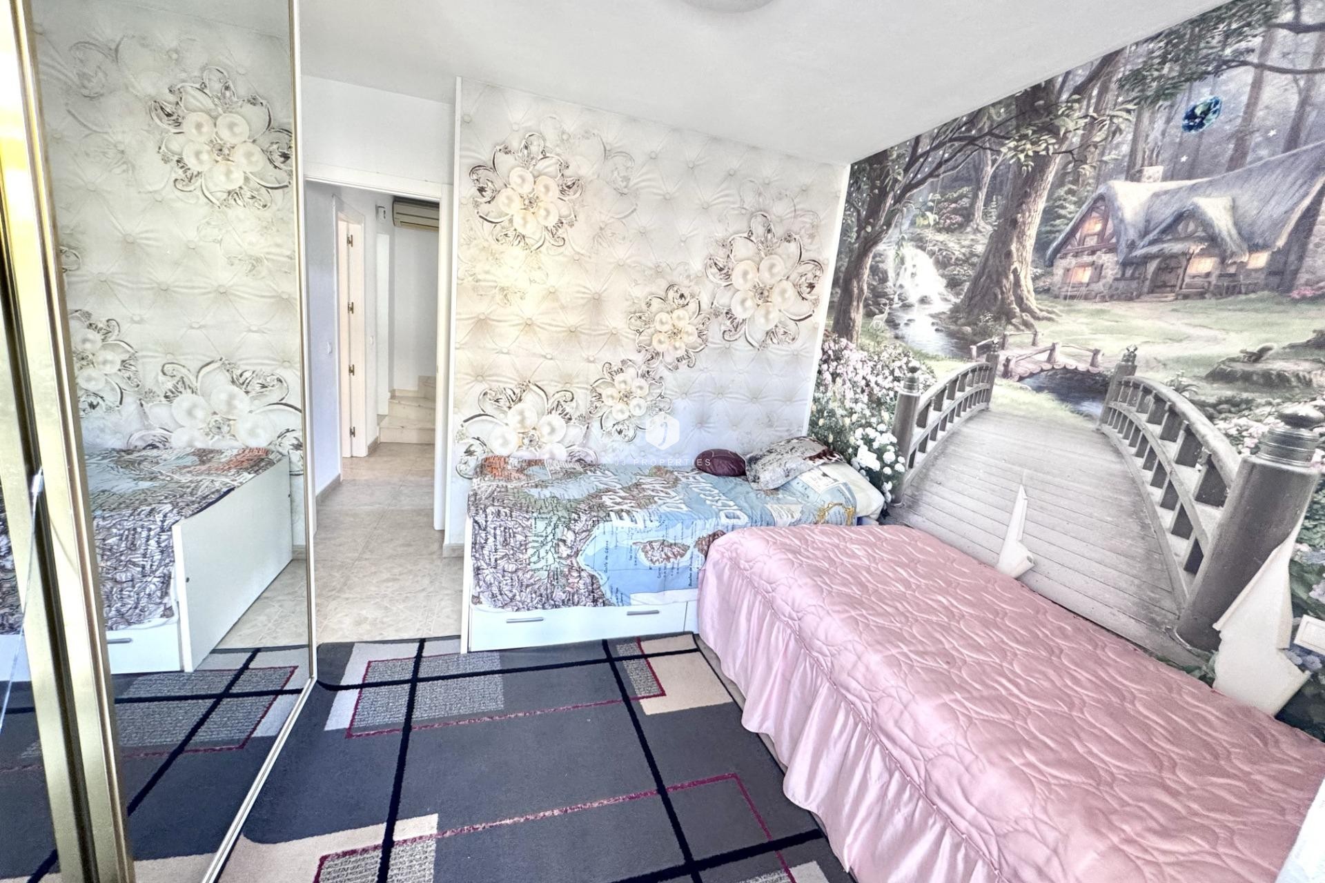 Z drugiej ręki - Szalet -
Orihuela Costa - Playa Flamenca