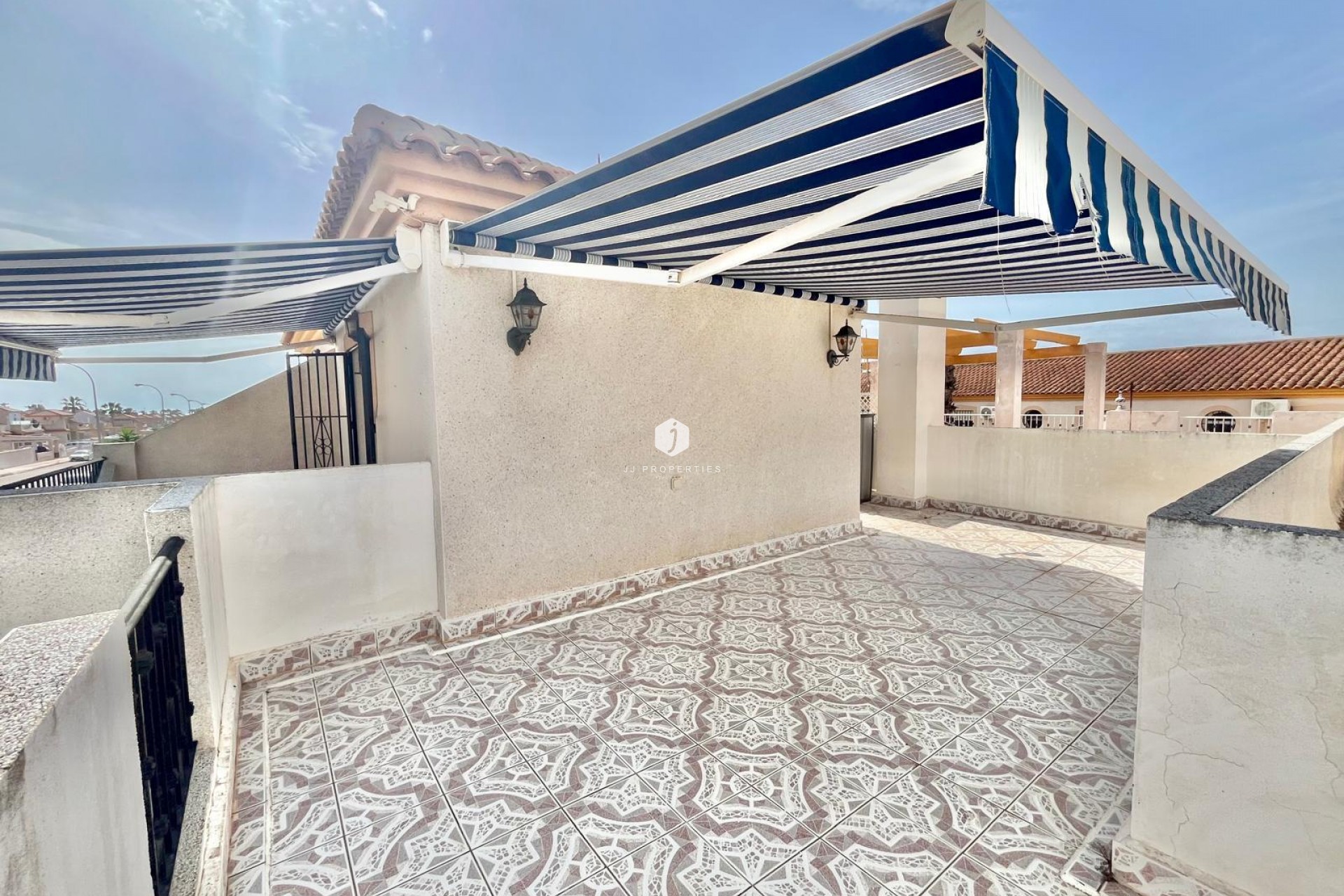 Z drugiej ręki - Szalet -
Orihuela Costa - Playa Flamenca