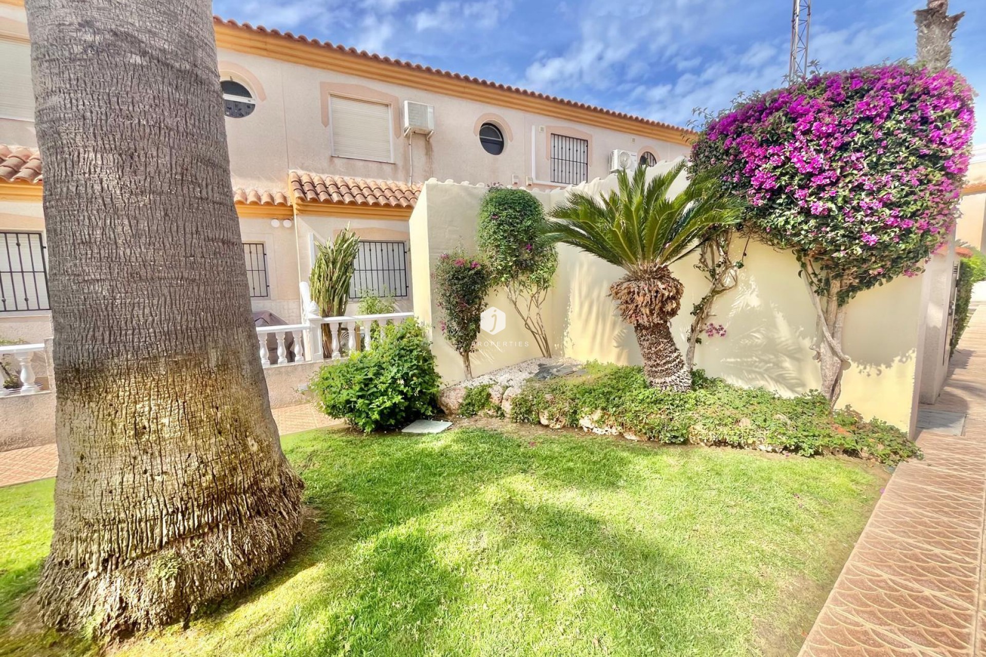 Z drugiej ręki - Szalet -
Orihuela Costa - Playa Flamenca