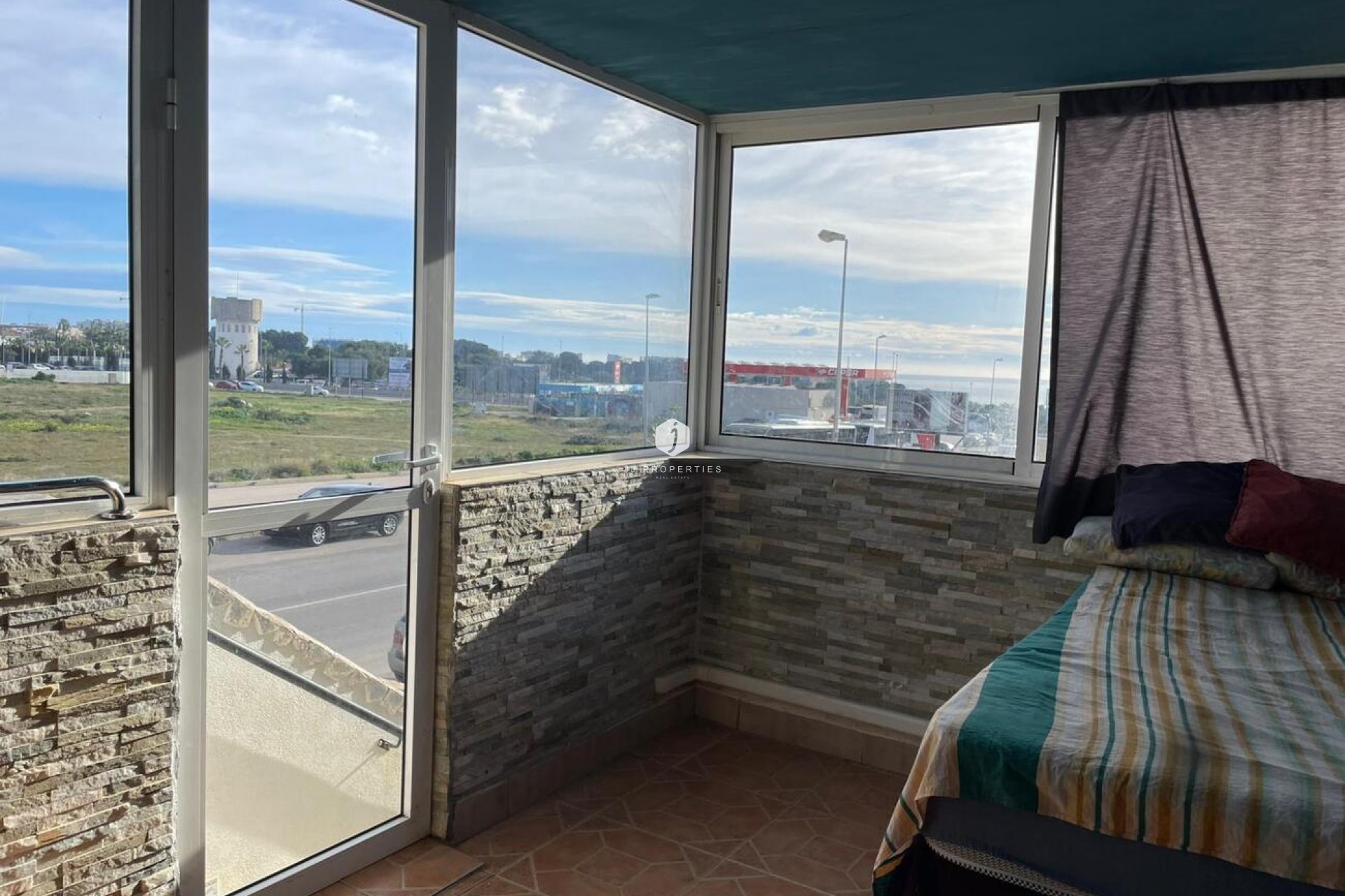 Z drugiej ręki - Szalet -
Orihuela Costa - Punta Prima