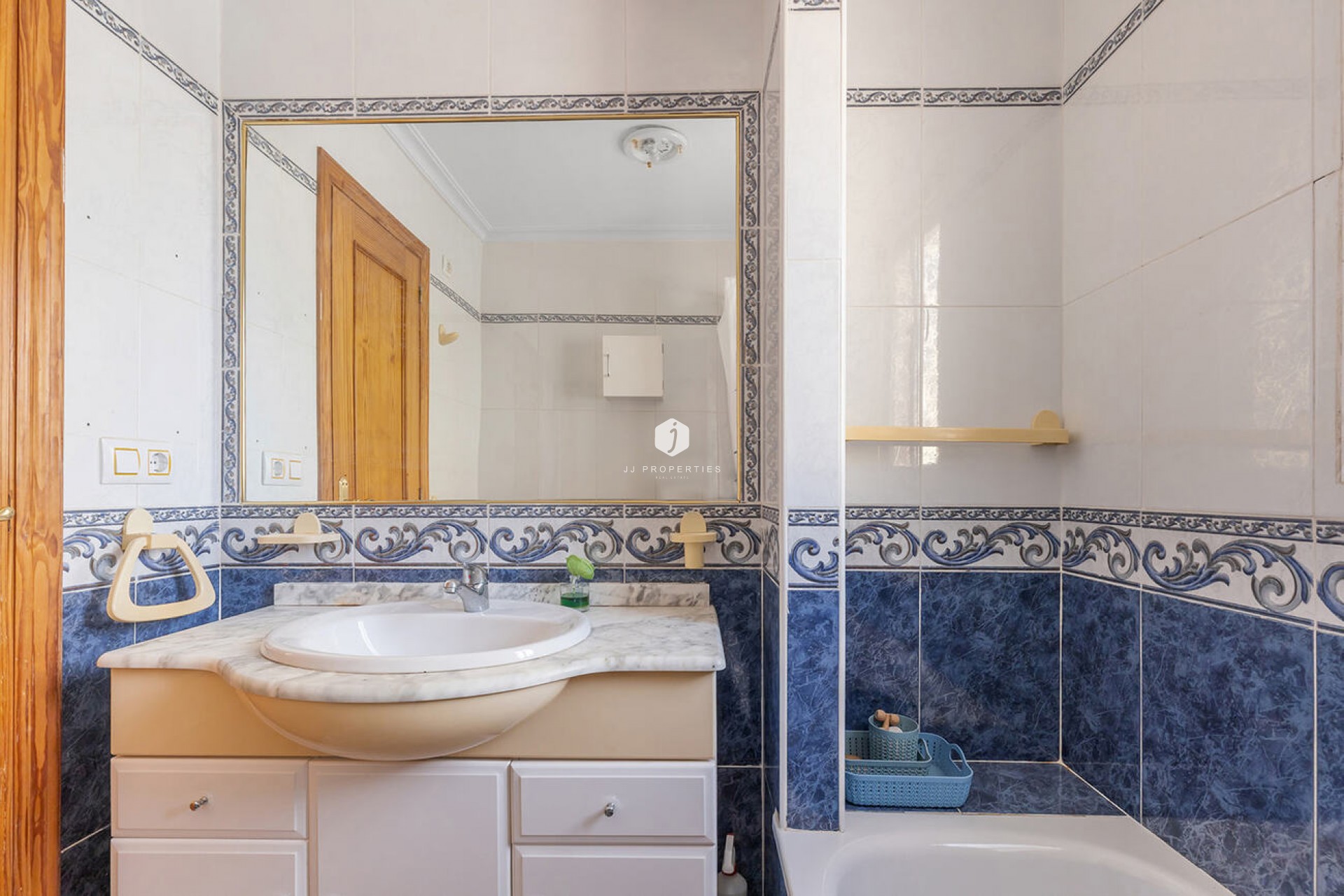Z drugiej ręki - Szalet -
Orihuela Costa - Villamartín