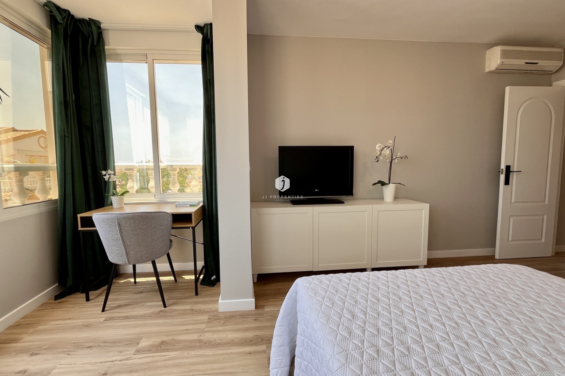 Z drugiej ręki - Szalet -
Playa Flamenca - Costa Blanca